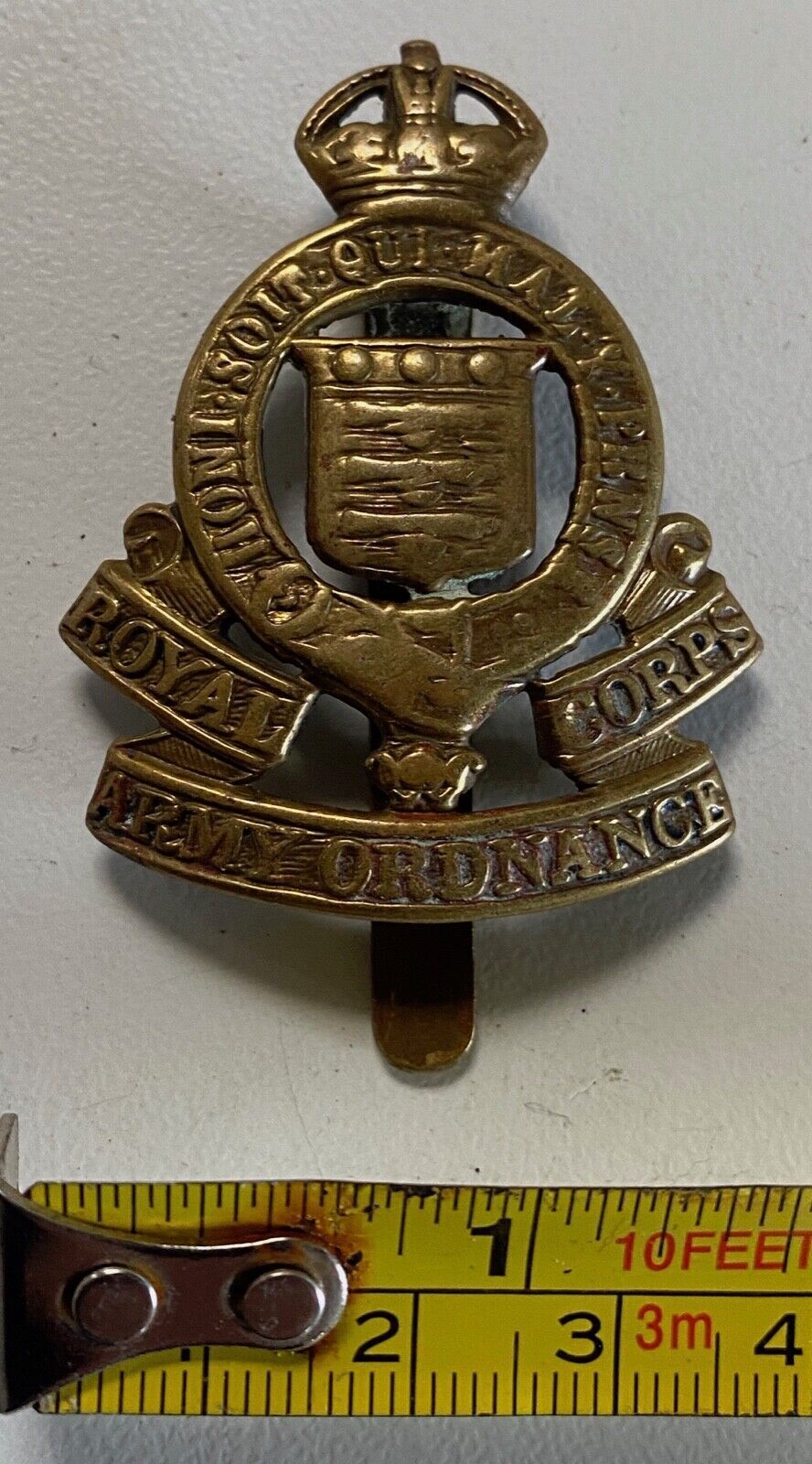 WW1 / WW2 British Army - Royal Army Ordnance Corps cap badge with rear slider. - The Militaria Shop