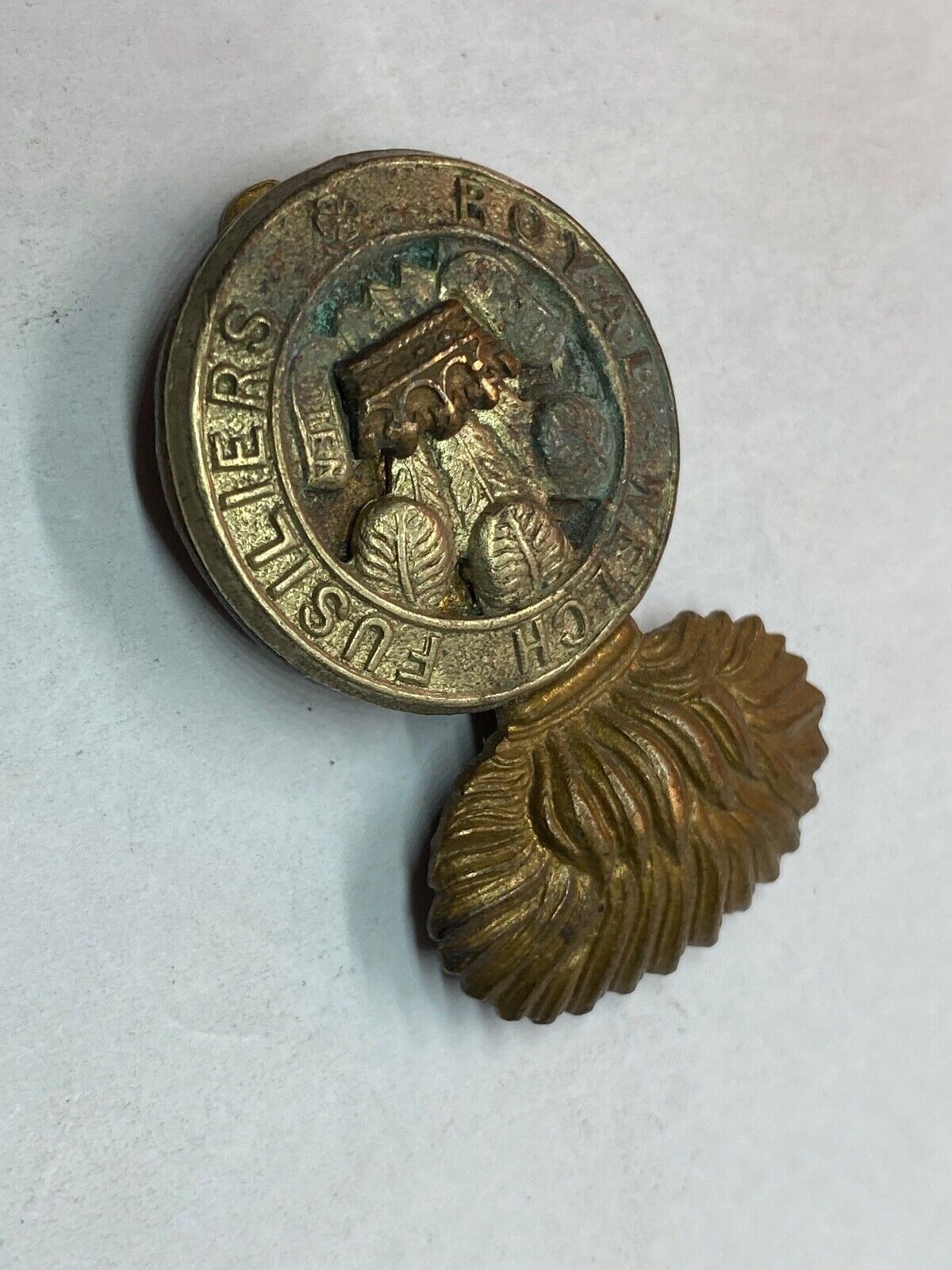 Original WW1 / WW2 British Army Royal Welsh Fusiliers Regiment Cap Badge - The Militaria Shop
