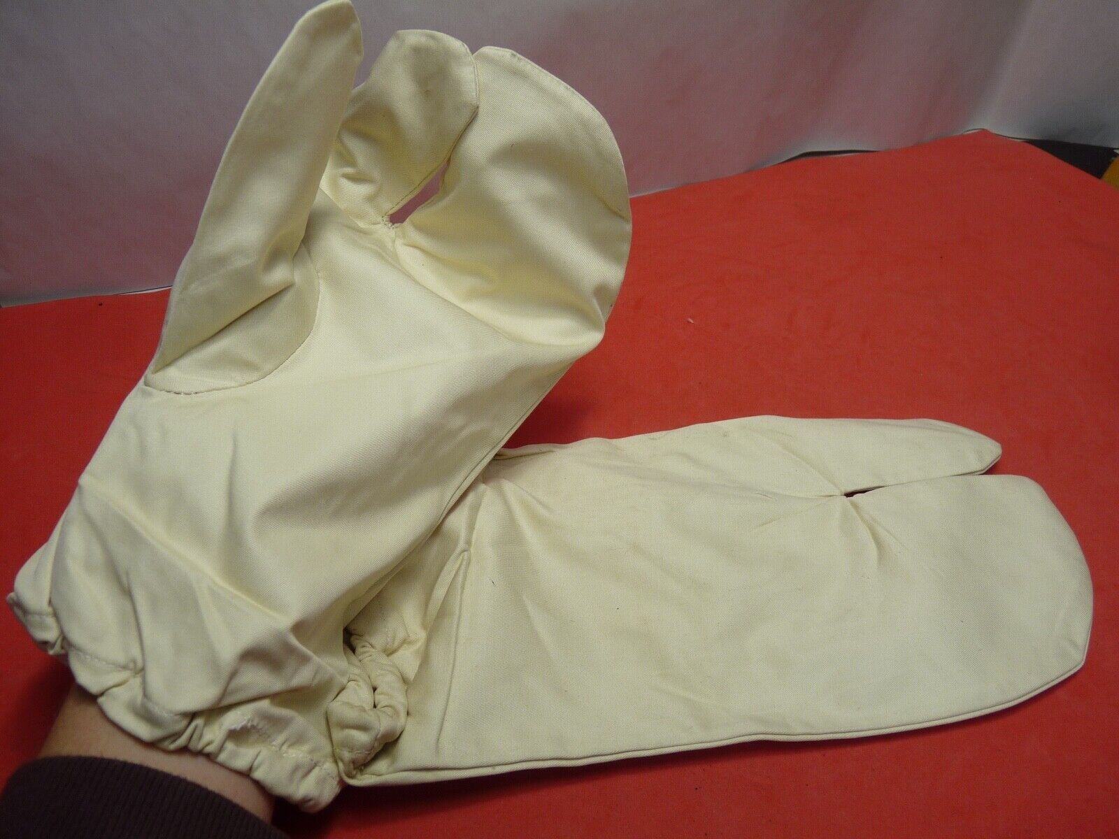 Original WW2 British Army Gunners Winter White Gloves - Dated 1941 - The Militaria Shop
