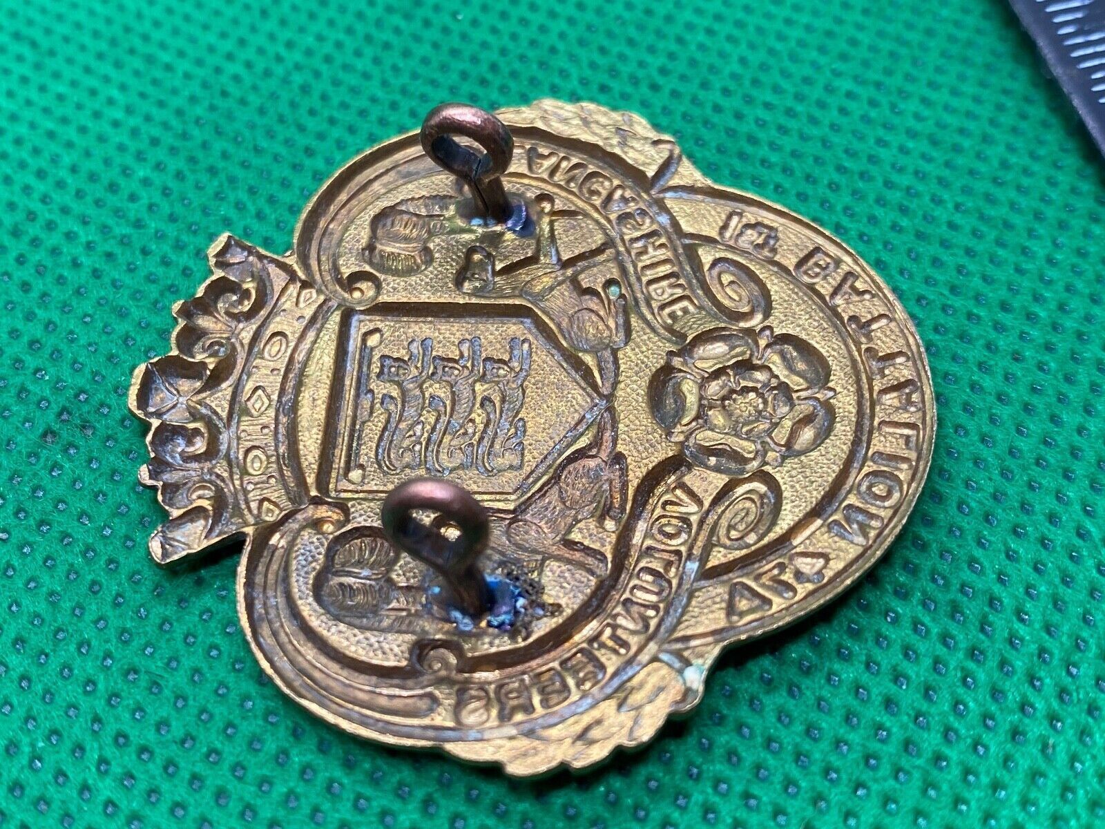 WW1 British Army Lancashire Volunteers - North East Lancashire Wigan Cap Badge - The Militaria Shop