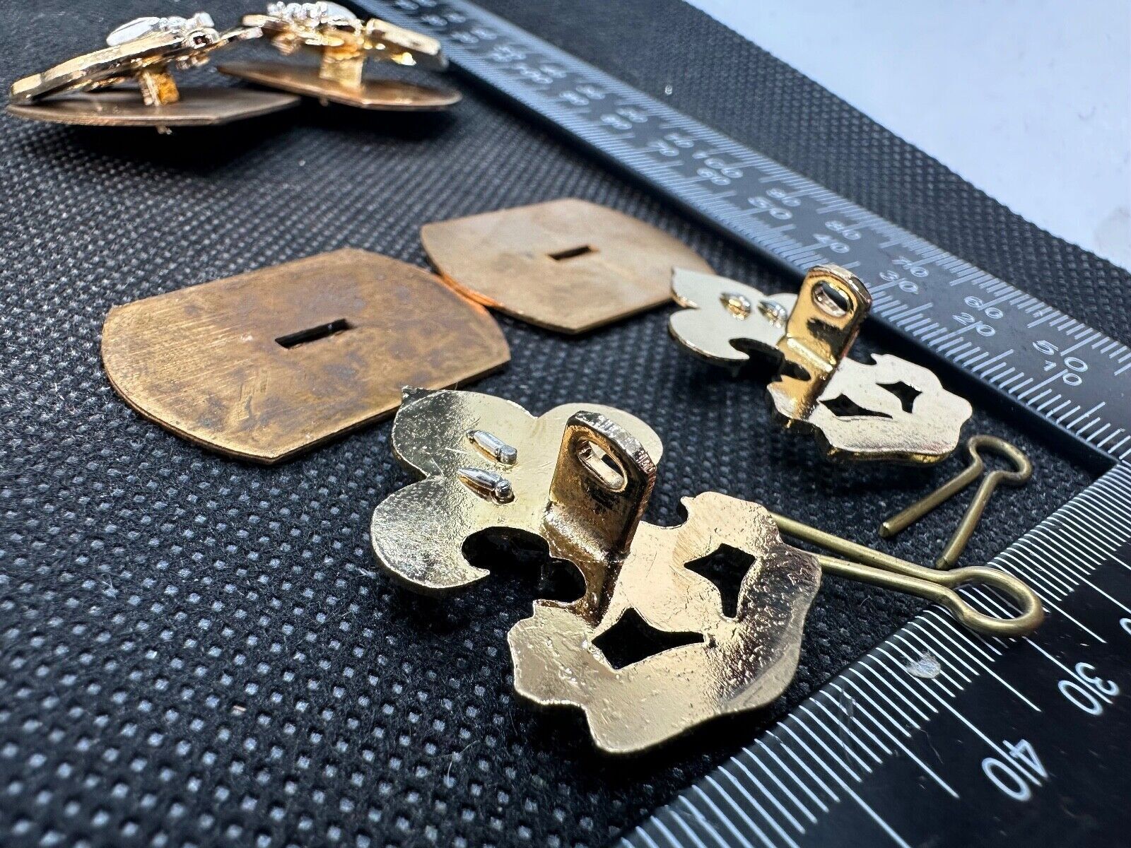 Genuine Unissued Kings Regiment Bi-Metal British Army Collar Badges - The Militaria Shop