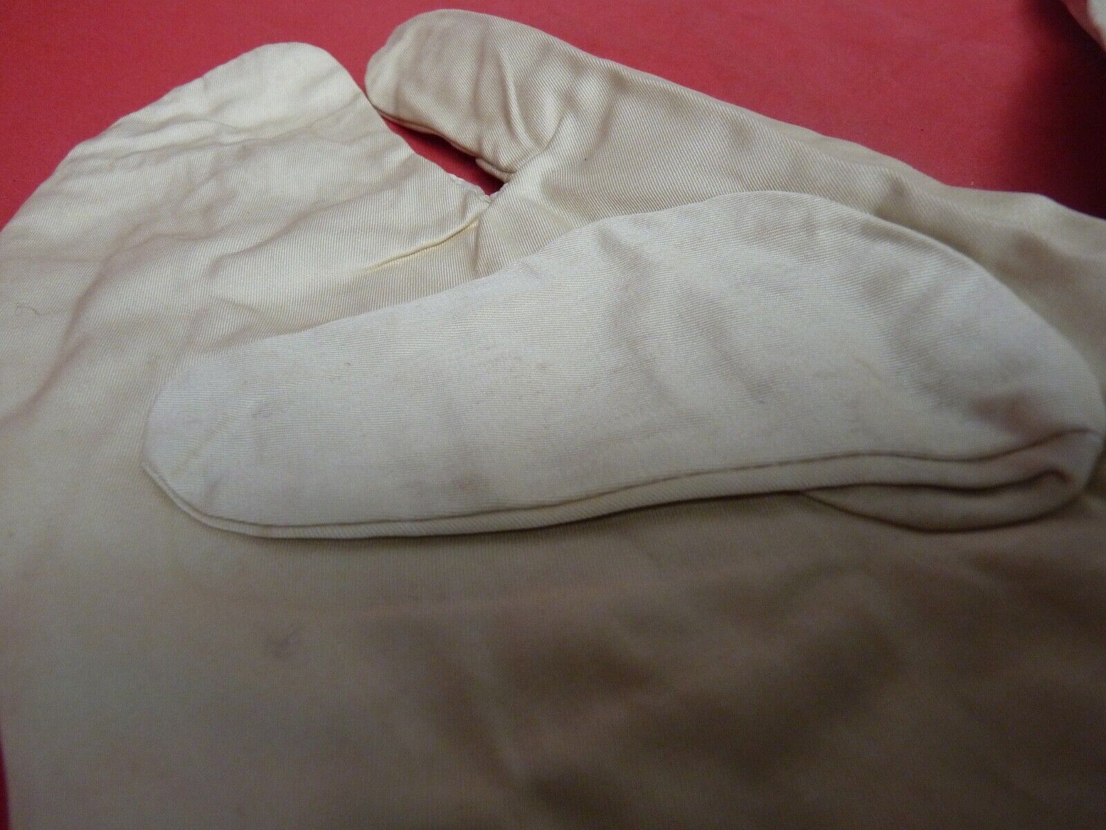 Original WW2 British Army Gunners Winter White Gloves - 1942 - The Militaria Shop