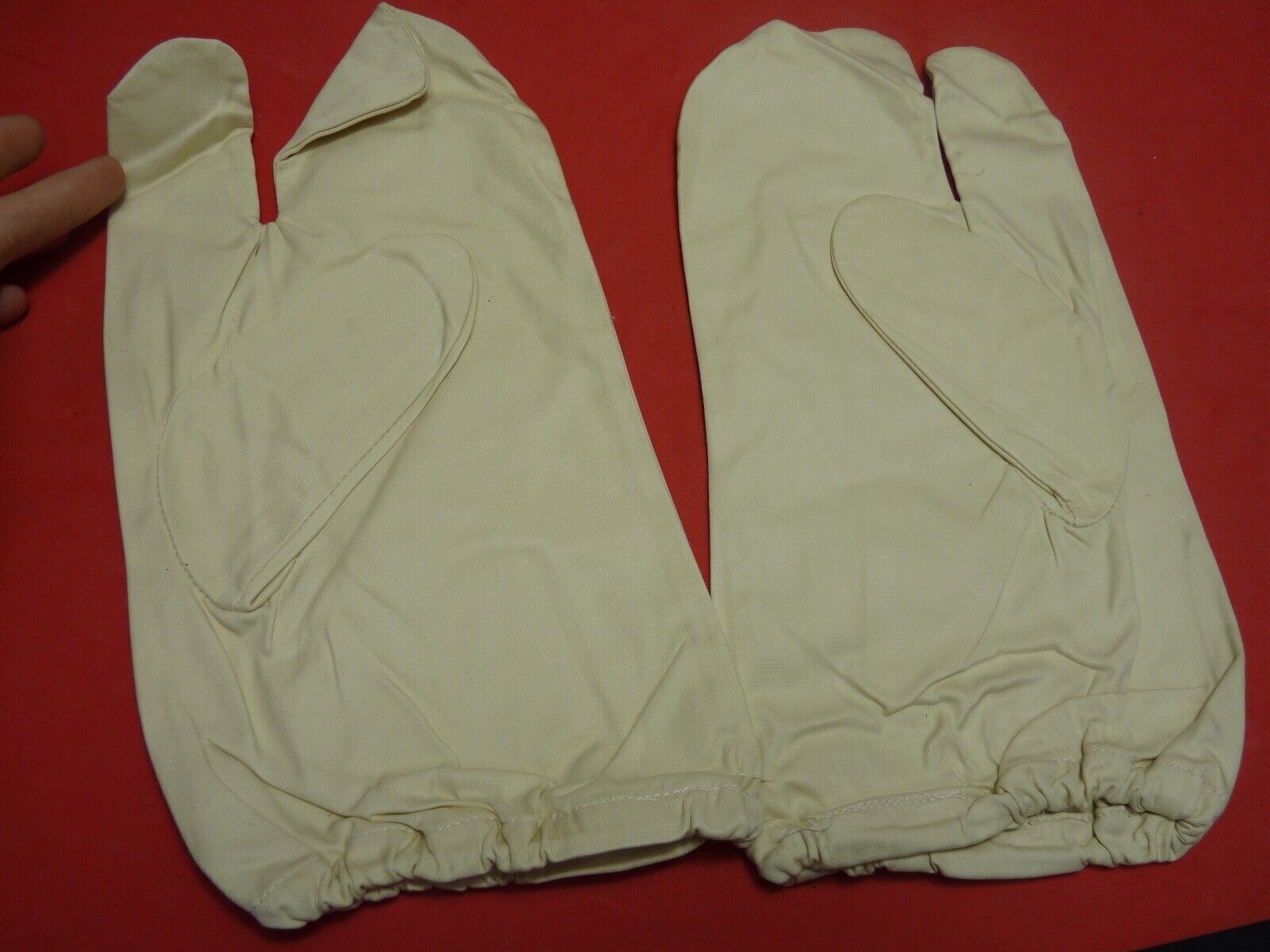 Original WW2 British Army Gunners Winter White Gloves - Dated 1941 - The Militaria Shop