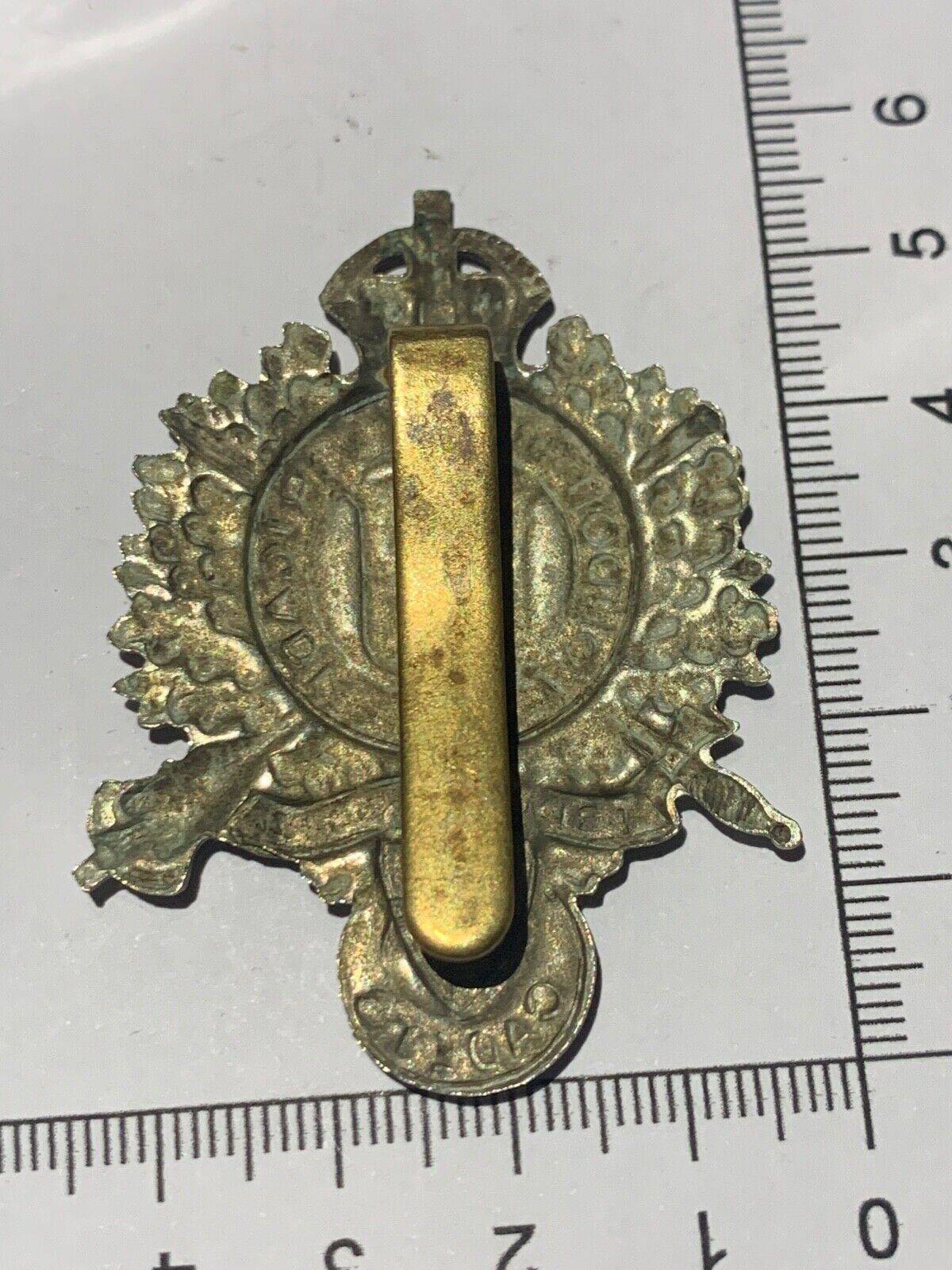 WW1 British Army LONDON RIFLE BRIGADE CADETS - ORIGINAL White Metal Cap Badge. - The Militaria Shop