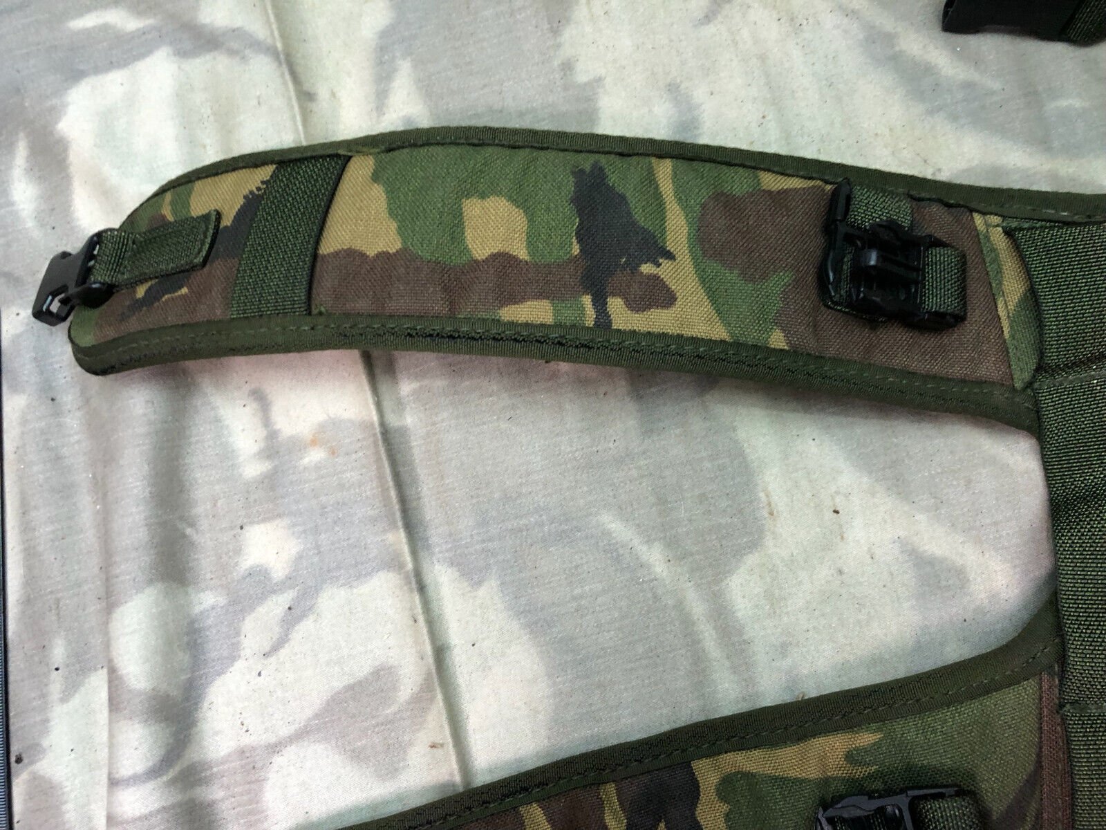 British Army Woodland DPM PLCE Day Pack Bergen Side Pocket Rucksack Yoke - The Militaria Shop