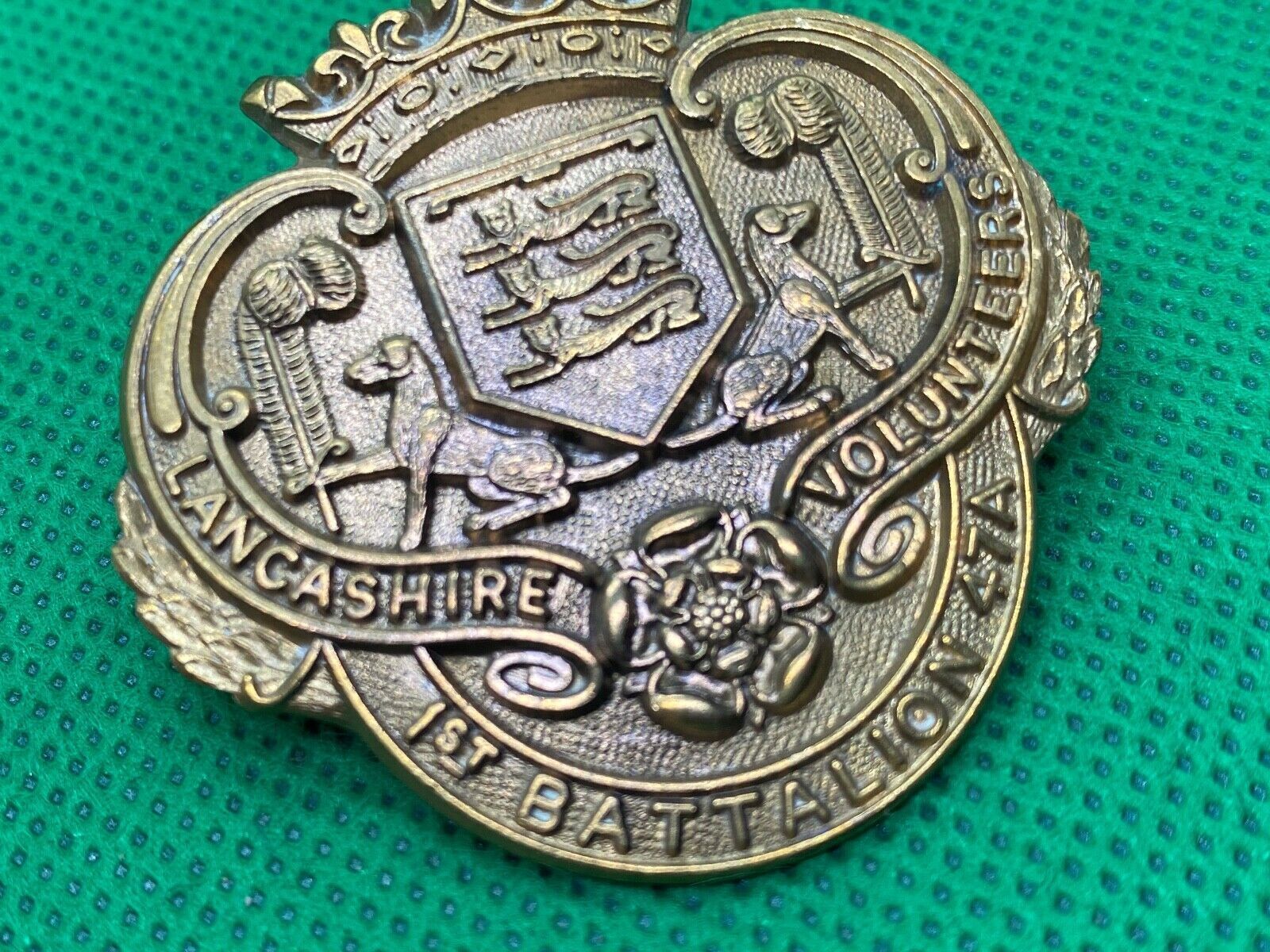 WW1 British Army Lancashire Volunteers - North East Lancashire Wigan Cap Badge - The Militaria Shop