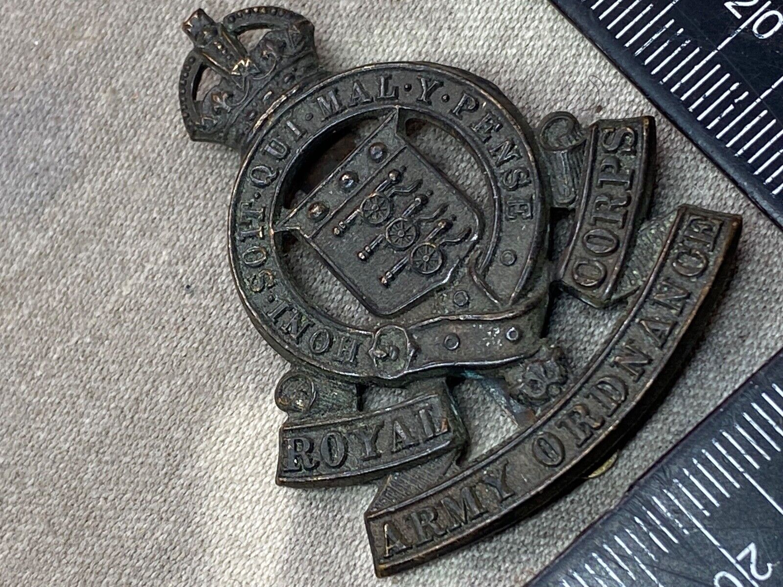 Original WW1 / WW2 British Army Royal Army Ordnance Corps Cap Badge - The Militaria Shop