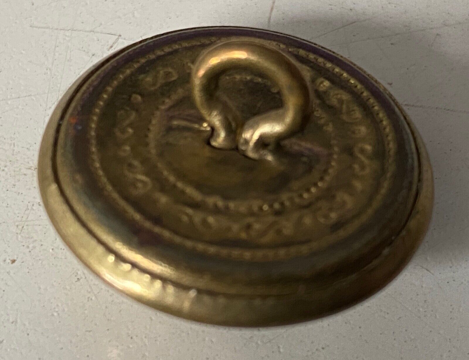 Victorian crown gilt The Queen's Royal Regiment tunic button - 24mm. - The Militaria Shop