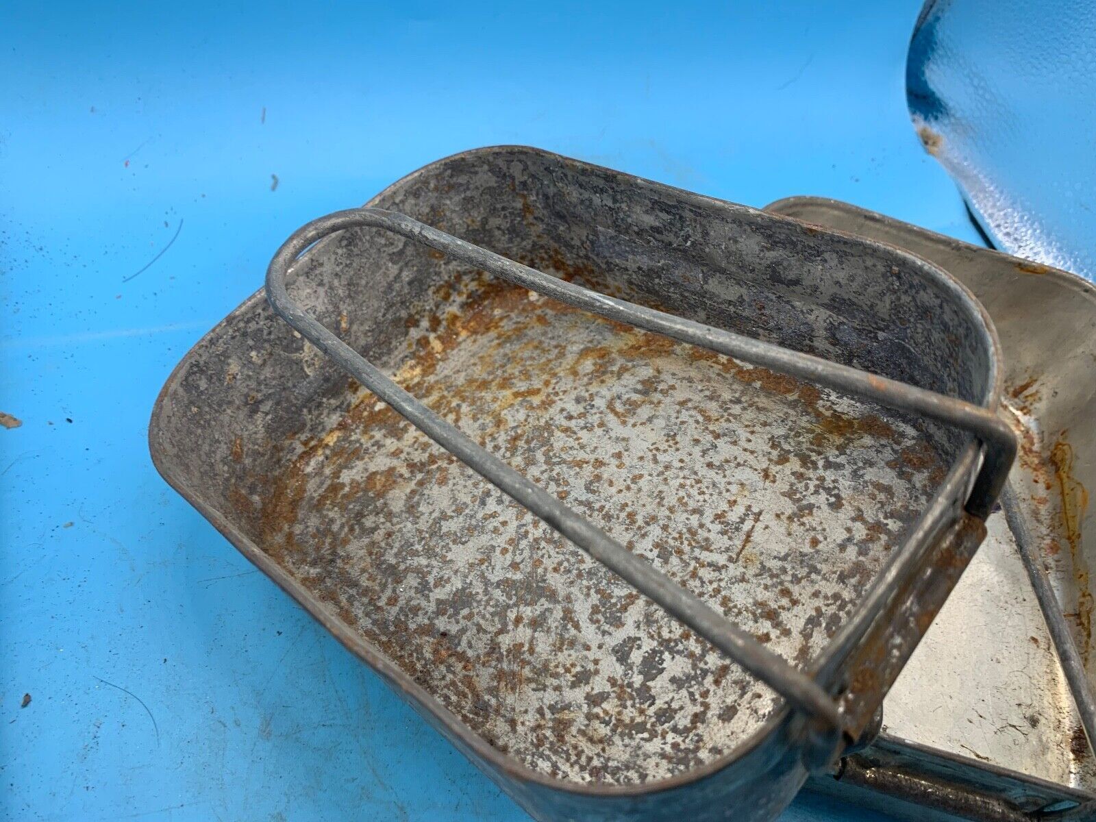 Original WW2 British Army Soldiers Mess Tin Set - Two Piece - Fold Out Handles - The Militaria Shop