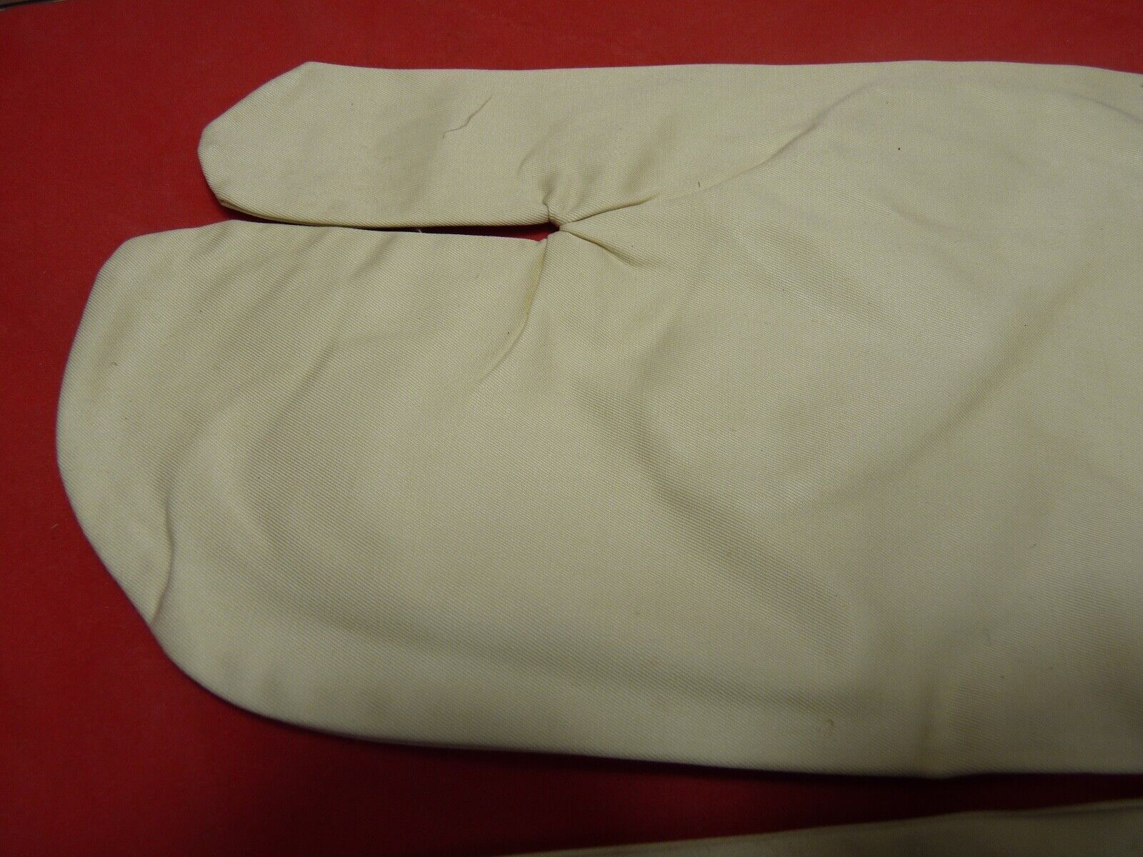 Original WW2 British Army Gunners Winter White Gloves - Dated 1941 - The Militaria Shop
