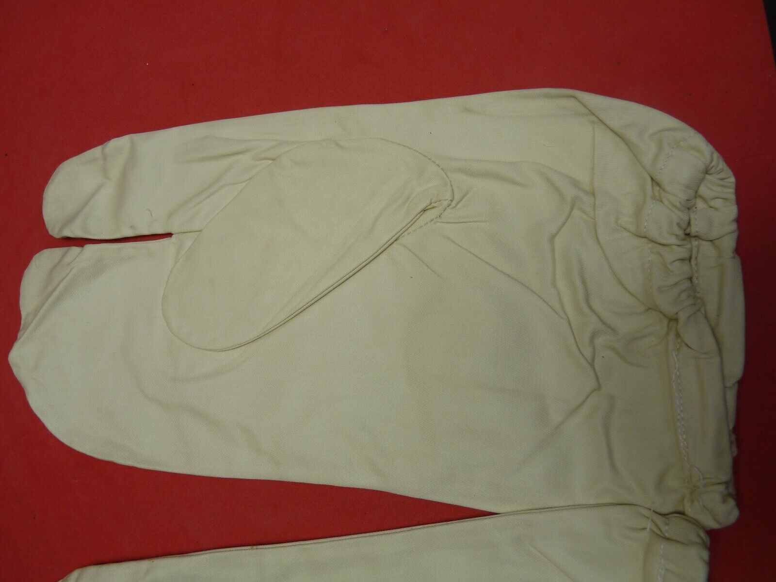 Original WW2 British Army Gunners Winter White Gloves - Dated 1941 - The Militaria Shop