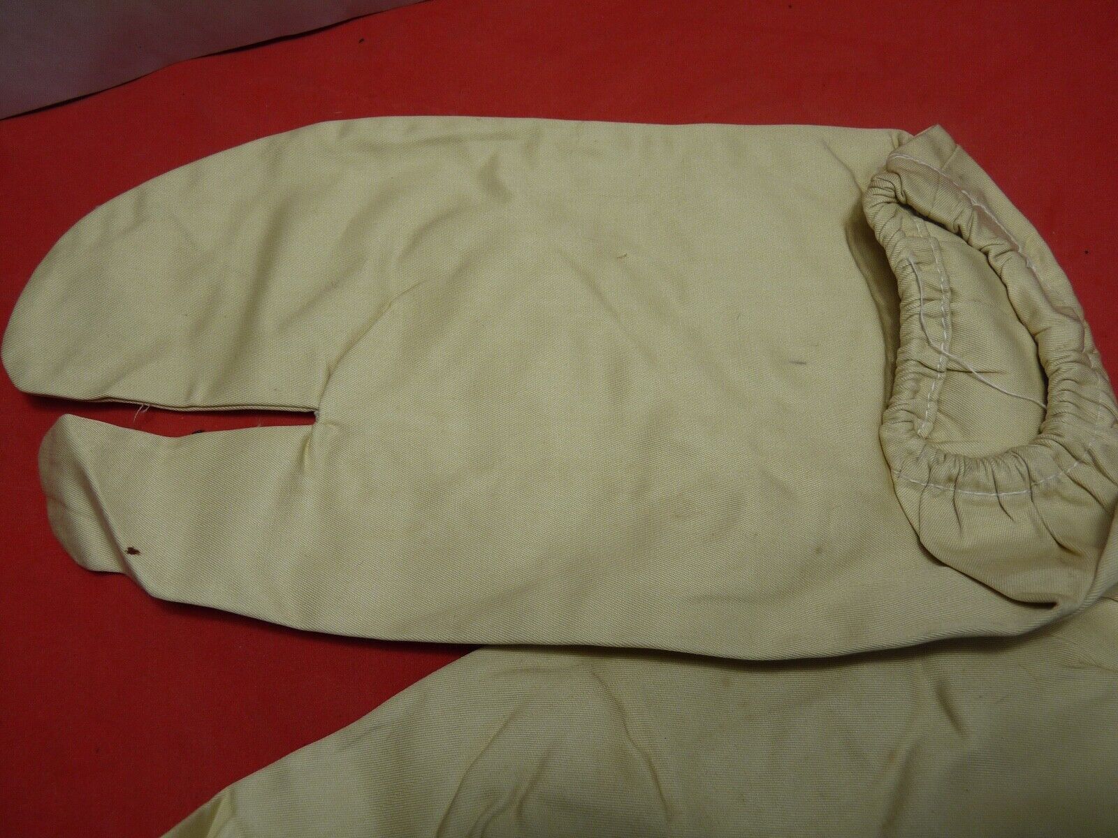 Original WW2 British Army Gunners Winter White Gloves - Dated 1942 - The Militaria Shop