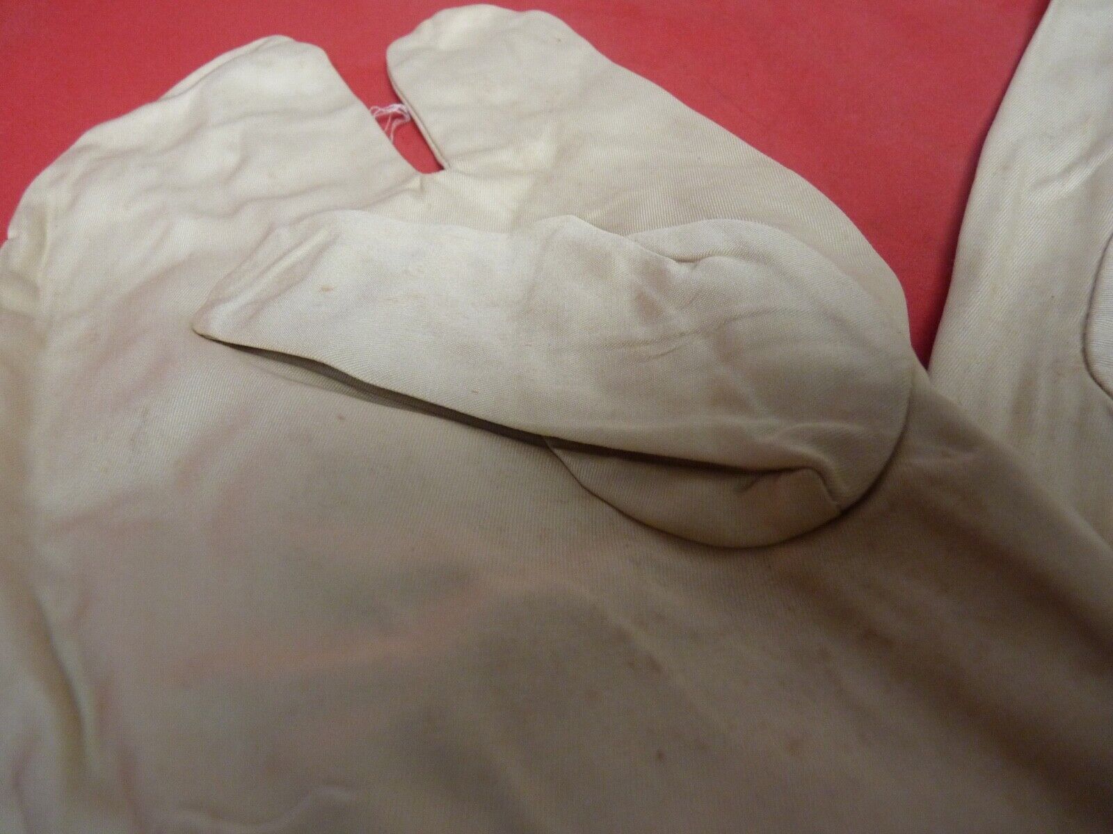Original WW2 British Army Gunners Winter White Gloves - 1942 - The Militaria Shop