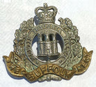 Queens Crown British Army THE SUFFOLK REGIMENT wm/brass cap badge - B74 - The Militaria Shop