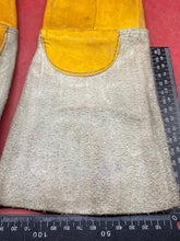 Charger l&#39;image dans la galerie, British Army Pair of Welding Gloves. WD Marked in Used Condition - The Militaria Shop
