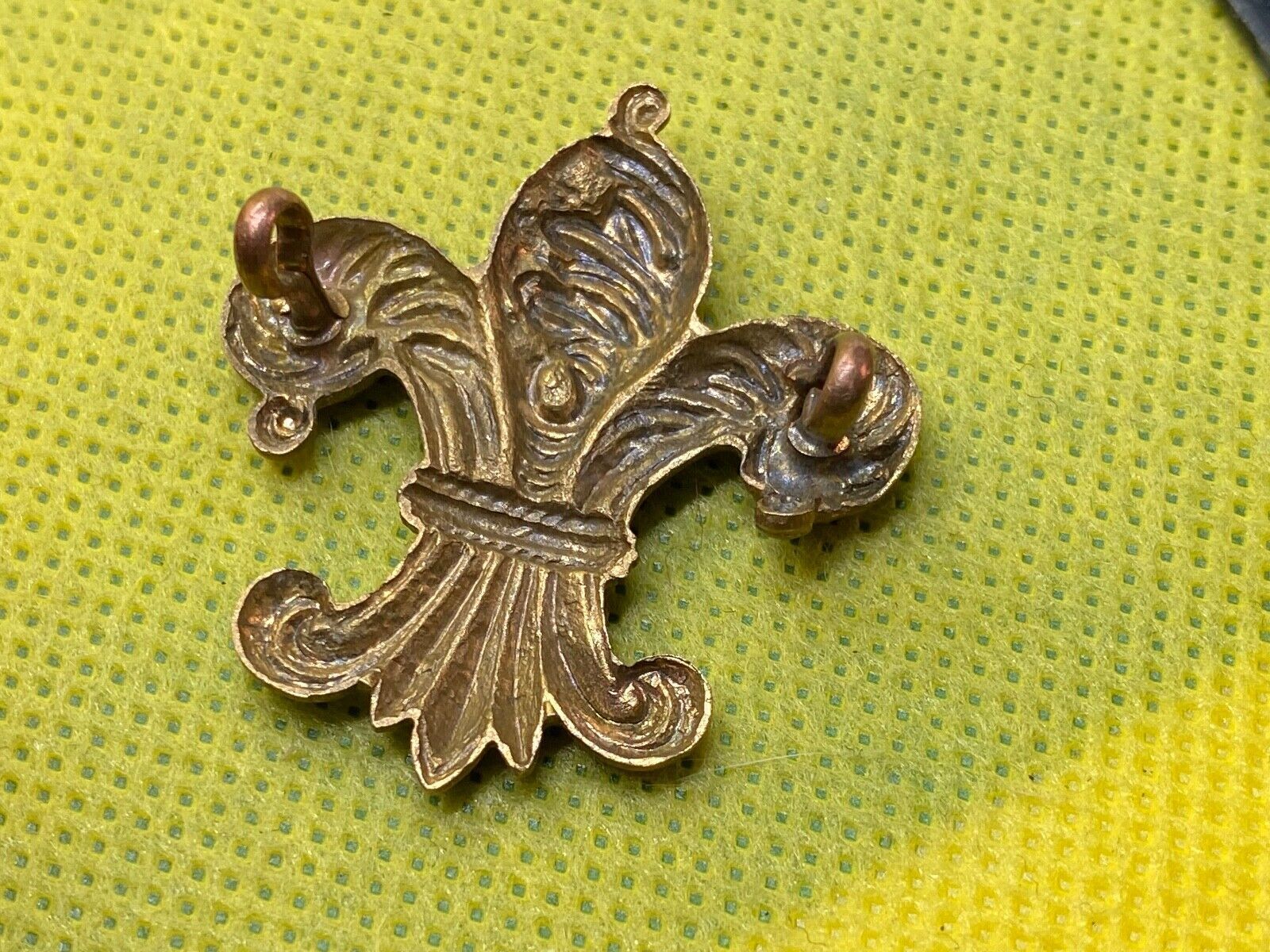 WW1 British Army 8th (Ardwick) Battalion Manchester Regiment Cap Badge - The Militaria Shop