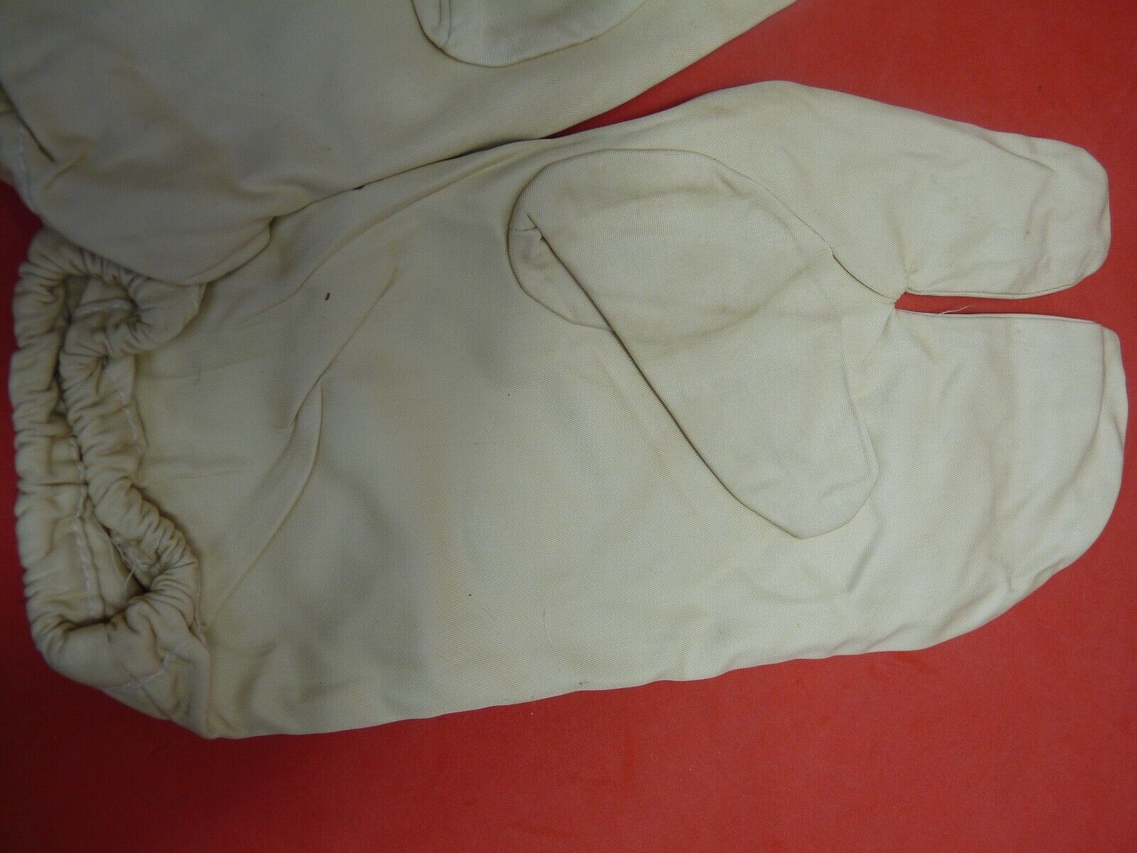 Original WW2 British Army Gunners Winter White Gloves - Dated 1942 - The Militaria Shop