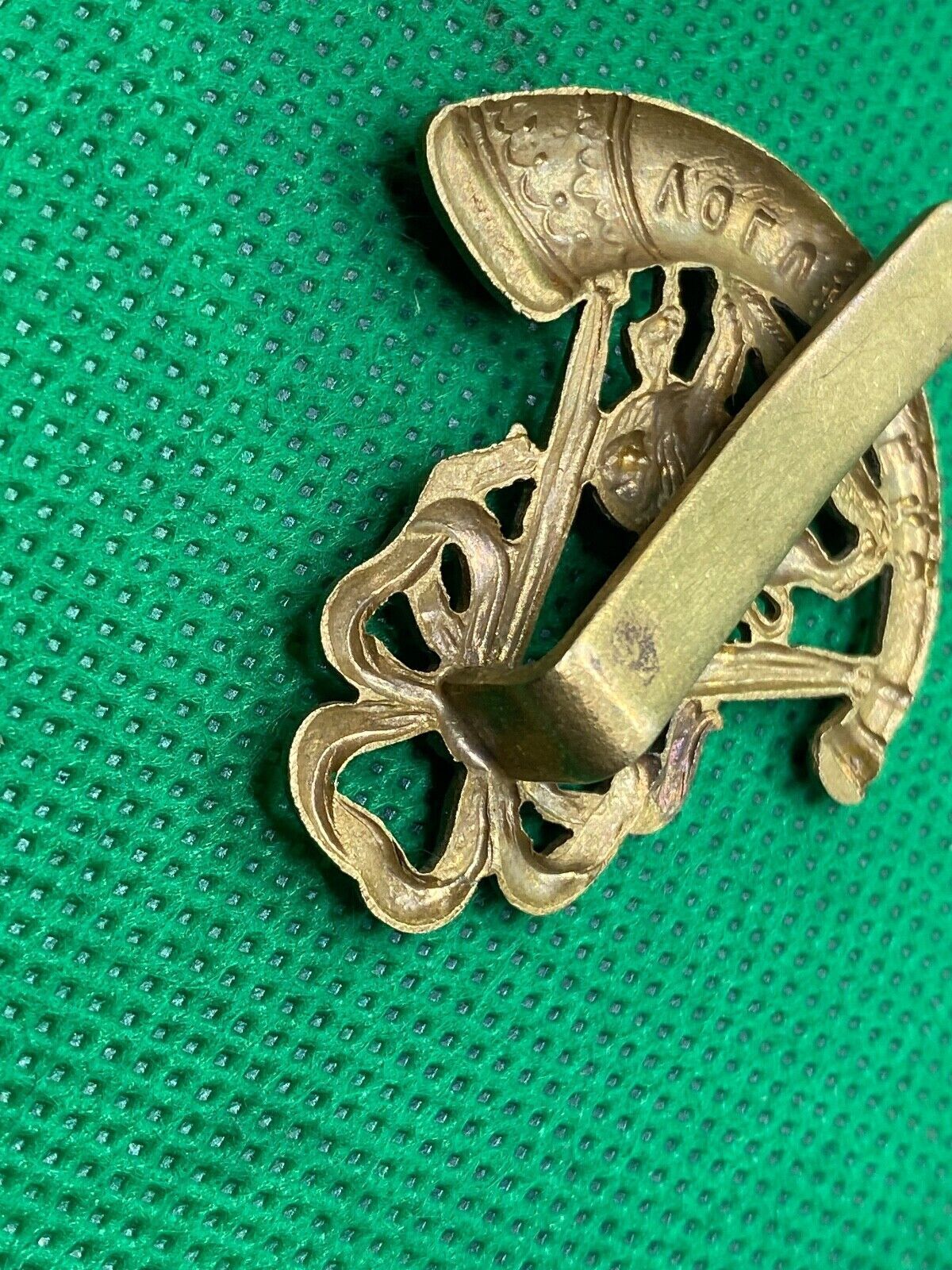 WW1 British Army London Volunteer Rifles VTC Cap Badge with rear slider - The Militaria Shop