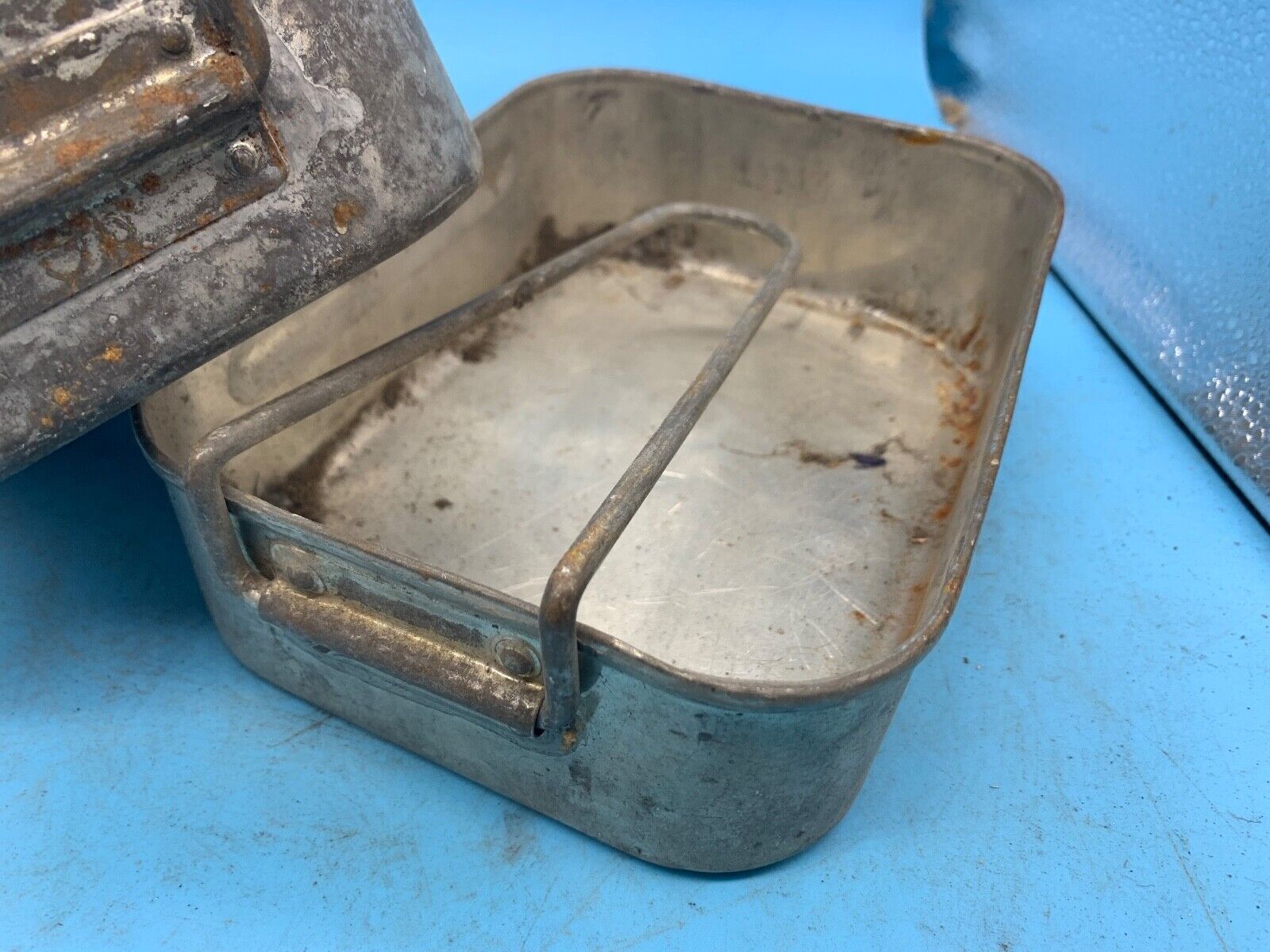 Original WW2 British Army Soldiers Mess Tin Set - Two Piece - Fold Out Handles - The Militaria Shop