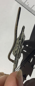 WW1 / WW2 British Army THE PRINCE OF WALE'S REGIMENT white metal Cap Badge - The Militaria Shop