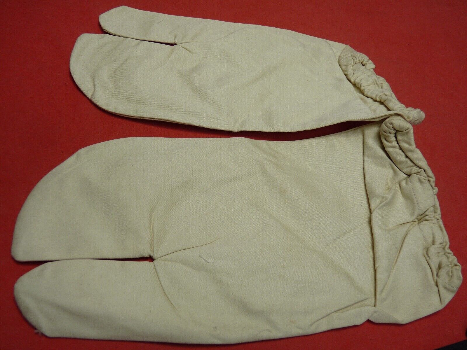 Original WW2 British Army Gunners Winter White Gloves - Dated 1941 - The Militaria Shop