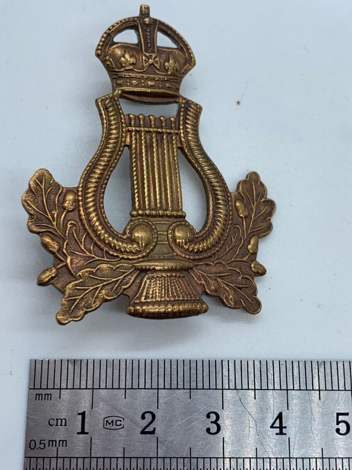 Original WW2 British Army Musicians Kings Crown Brass Cap Badge - The Militaria Shop
