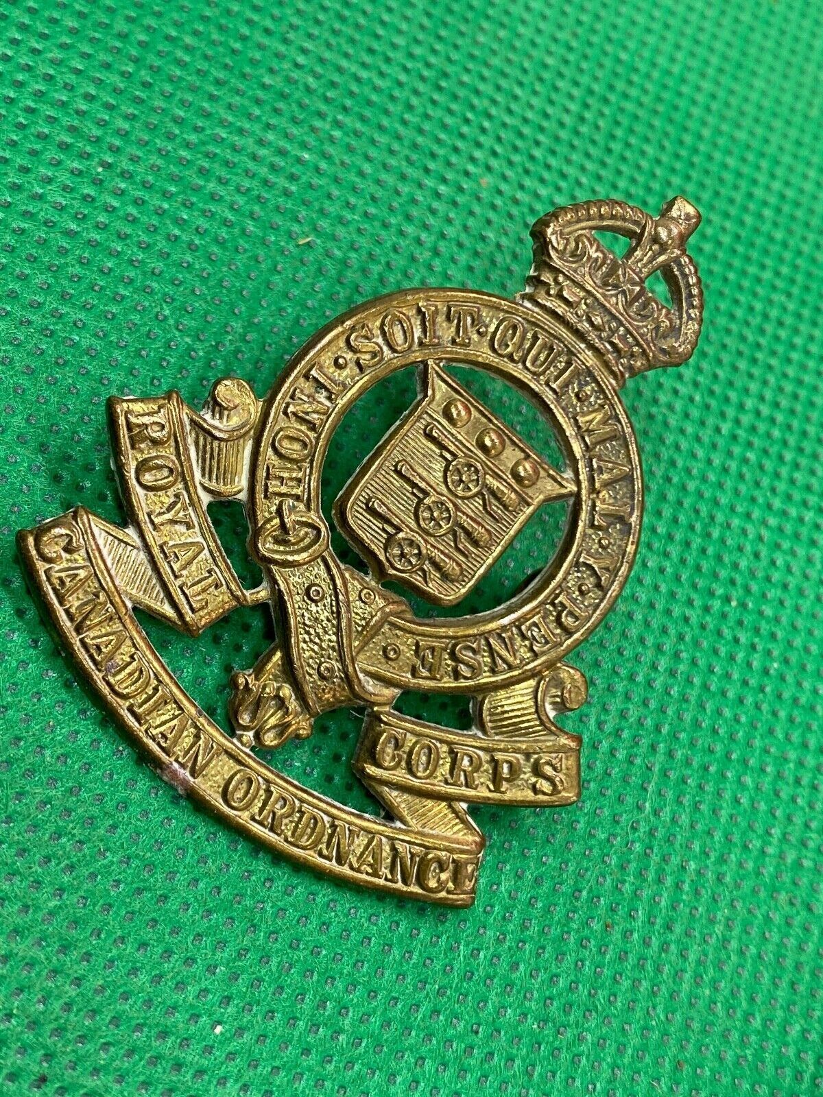 Original WW1 / WW2 Royal Canadian Army Ordnance Corps Cap Badge - The Militaria Shop