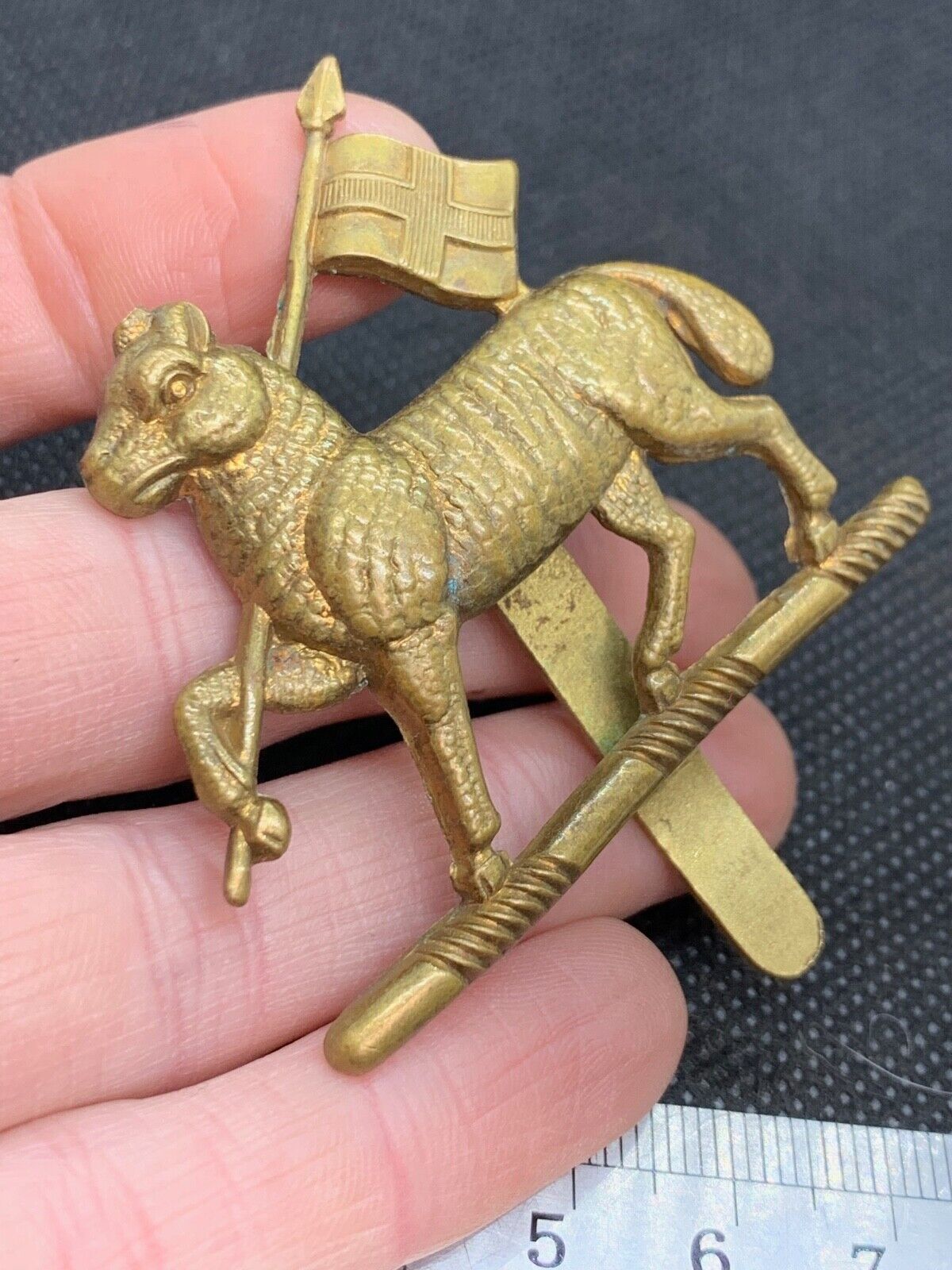 Genuine WW2 British Army The Queens Royal Regiment Cap Badge - The Militaria Shop