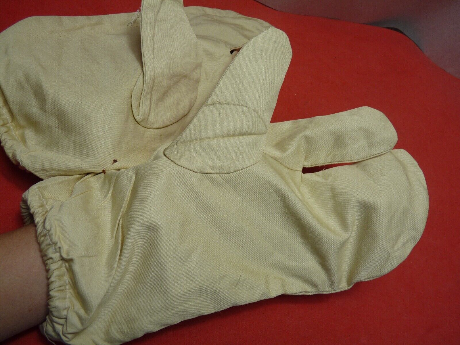Original WW2 British Army Gunners Winter White Gloves - Dated 1942 - The Militaria Shop