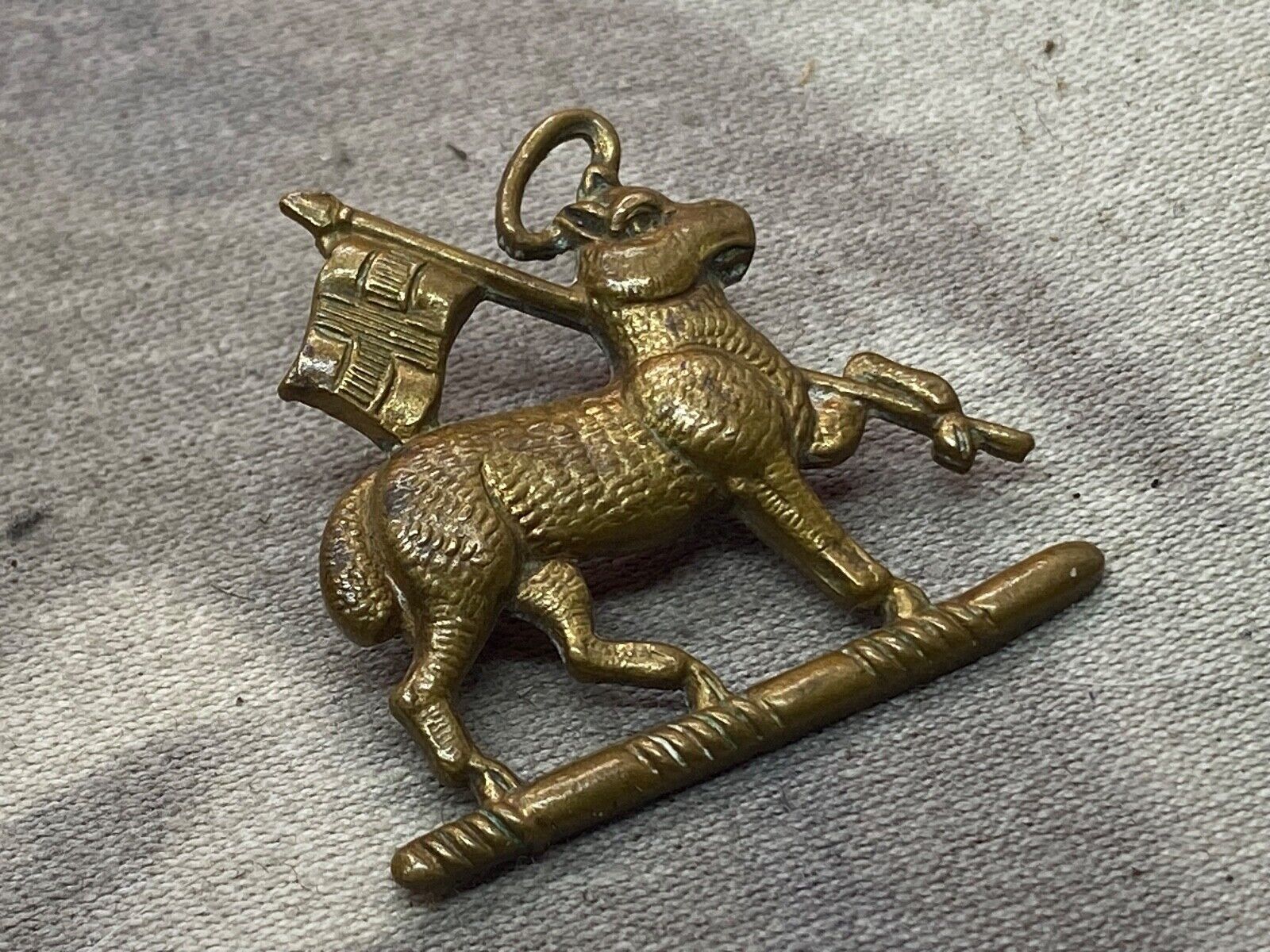 Original WW1 / WW2 British Army - Queen's West Surrey Regiment Collar Badge - The Militaria Shop