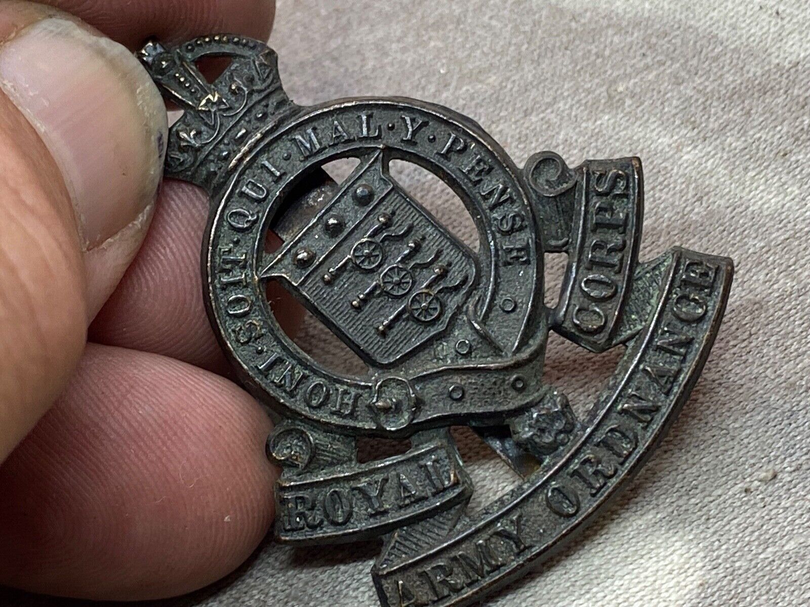 Original WW1 / WW2 British Army Royal Army Ordnance Corps Cap Badge - The Militaria Shop