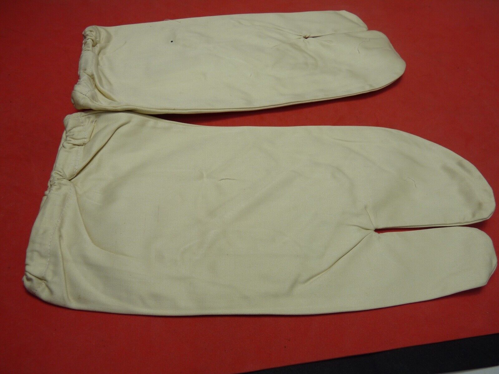 Original WW2 British Army Gunners Winter White Gloves - Dated 1941 - The Militaria Shop