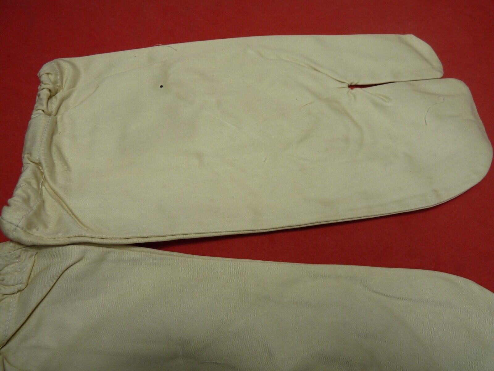 Original WW2 British Army Gunners Winter White Gloves - Dated 1941 - The Militaria Shop