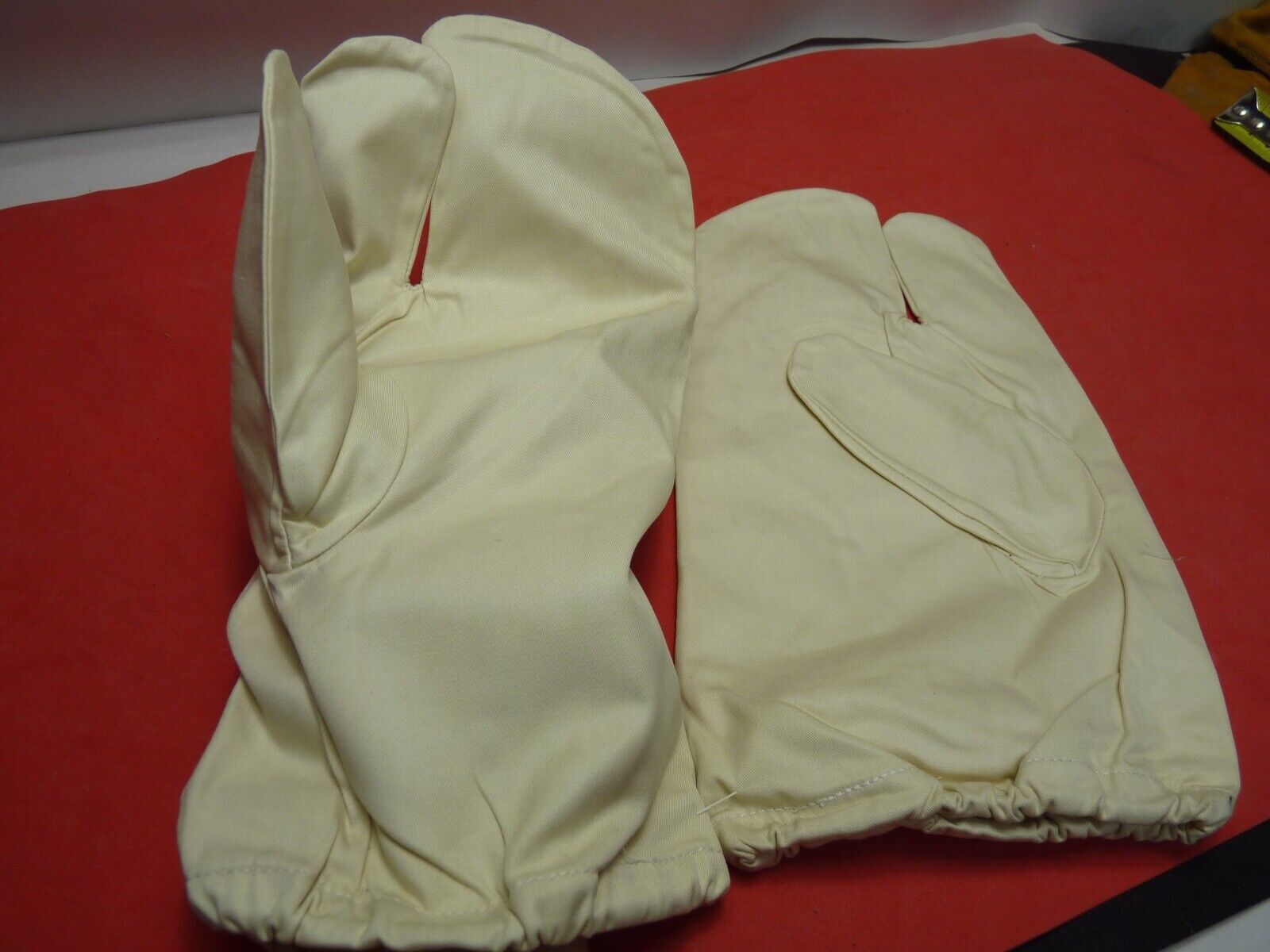 Original WW2 British Army Gunners Winter White Gloves - Dated 1941 - The Militaria Shop
