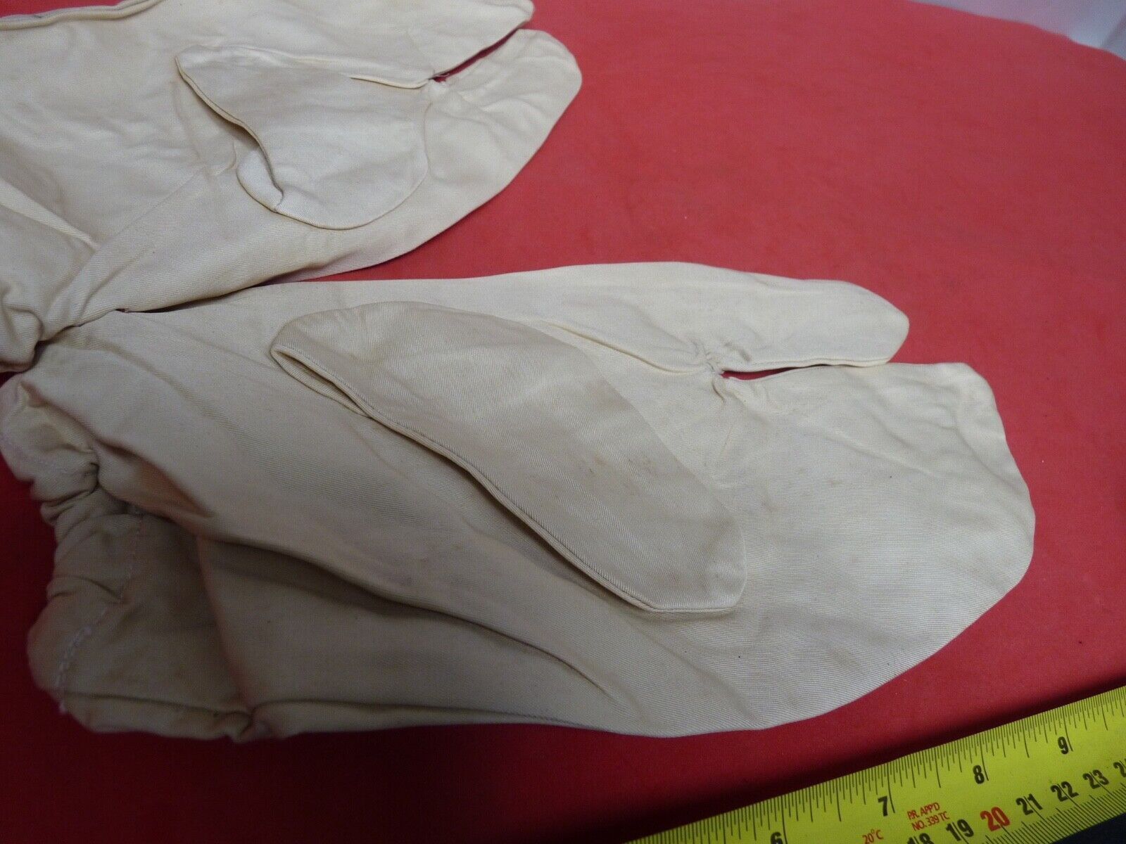 Original WW2 British Army Gunners Winter White Gloves - 1942 - The Militaria Shop