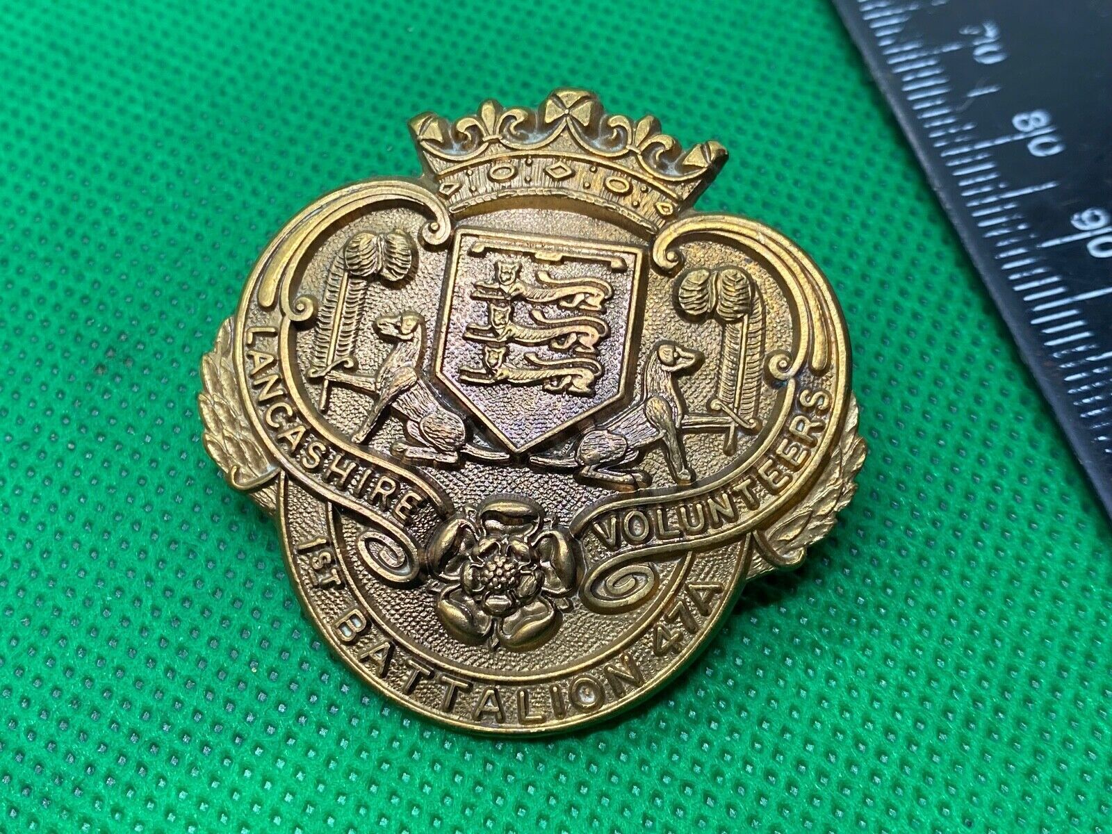 WW1 British Army Lancashire Volunteers - North East Lancashire Wigan Cap Badge - The Militaria Shop