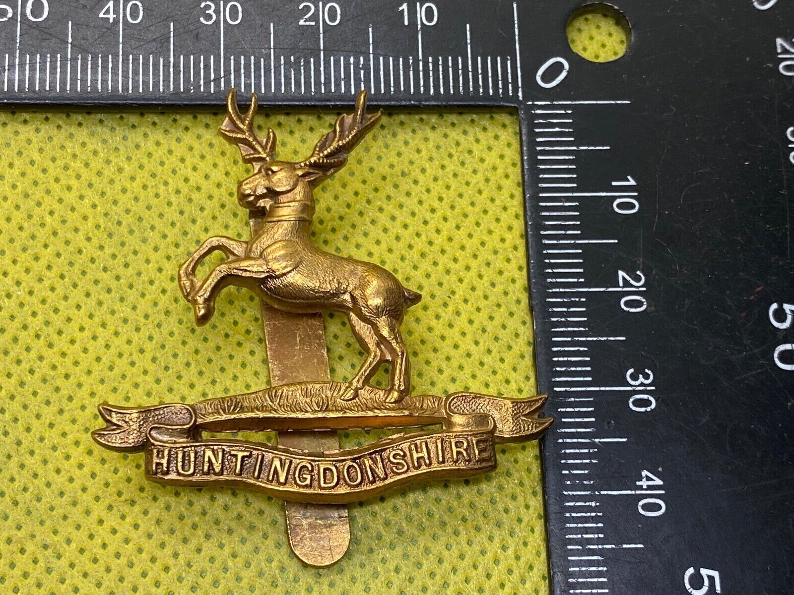 WW1 British Army Huntingdonshire Regiment Cap Badge - The Militaria Shop