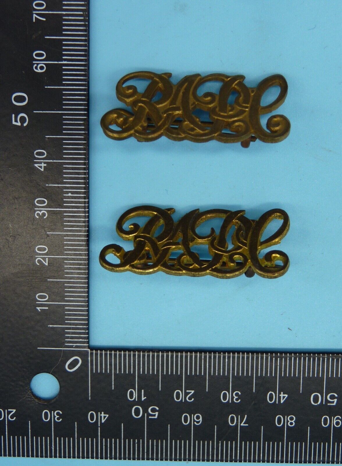 WW1 British Army Royal Army Pay Corps RAPC Original Brass Shoulder Titles. - The Militaria Shop