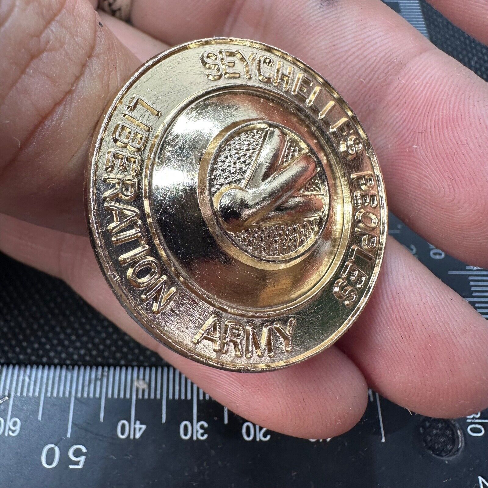 Rare Genuine Seychelles People's Liberation Army Cap / Beret Badge - The Militaria Shop