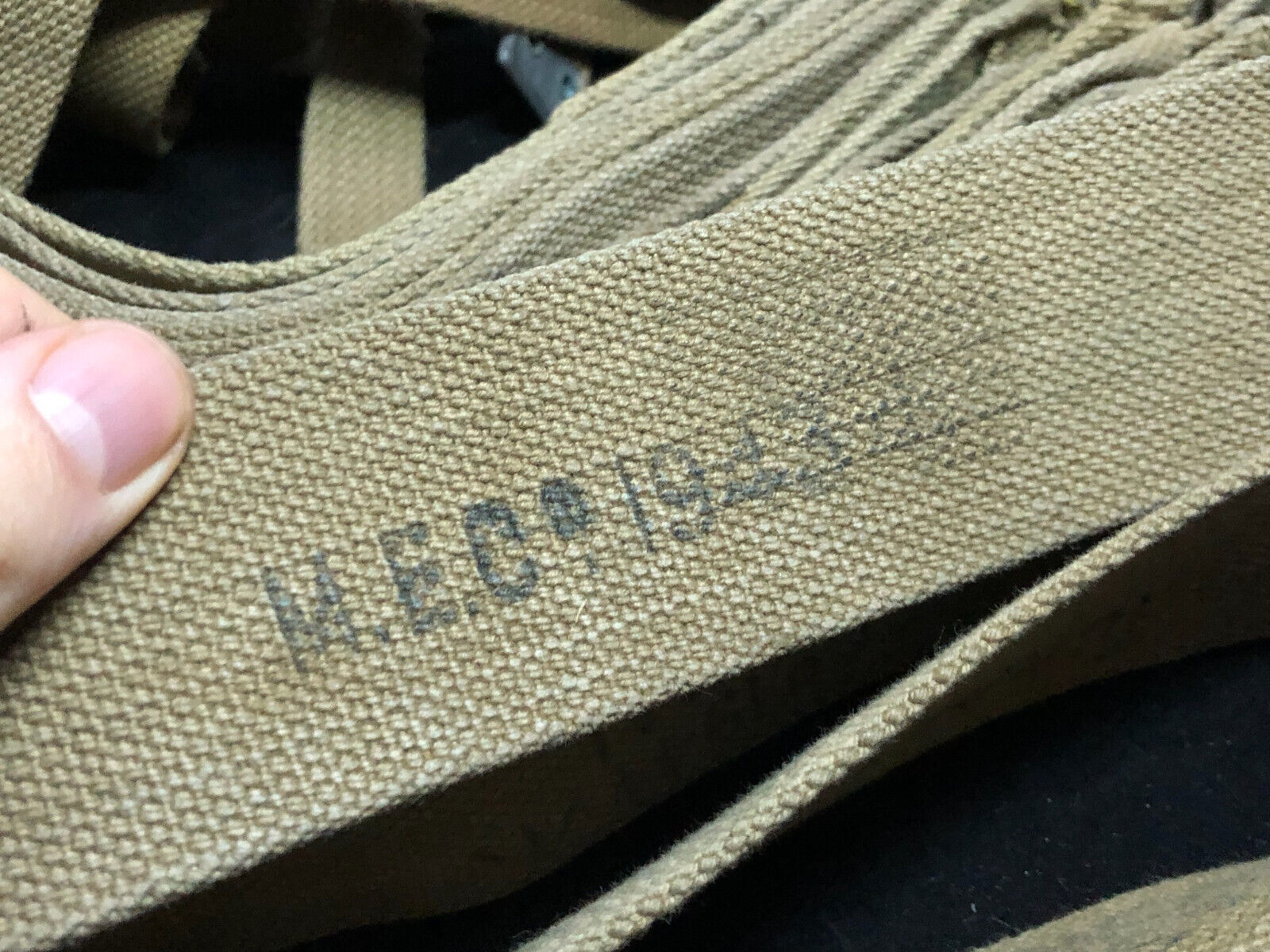 Original WW2 British Army 37 Pattern Shoulder Strap - Wartime Dated Size Normal - The Militaria Shop