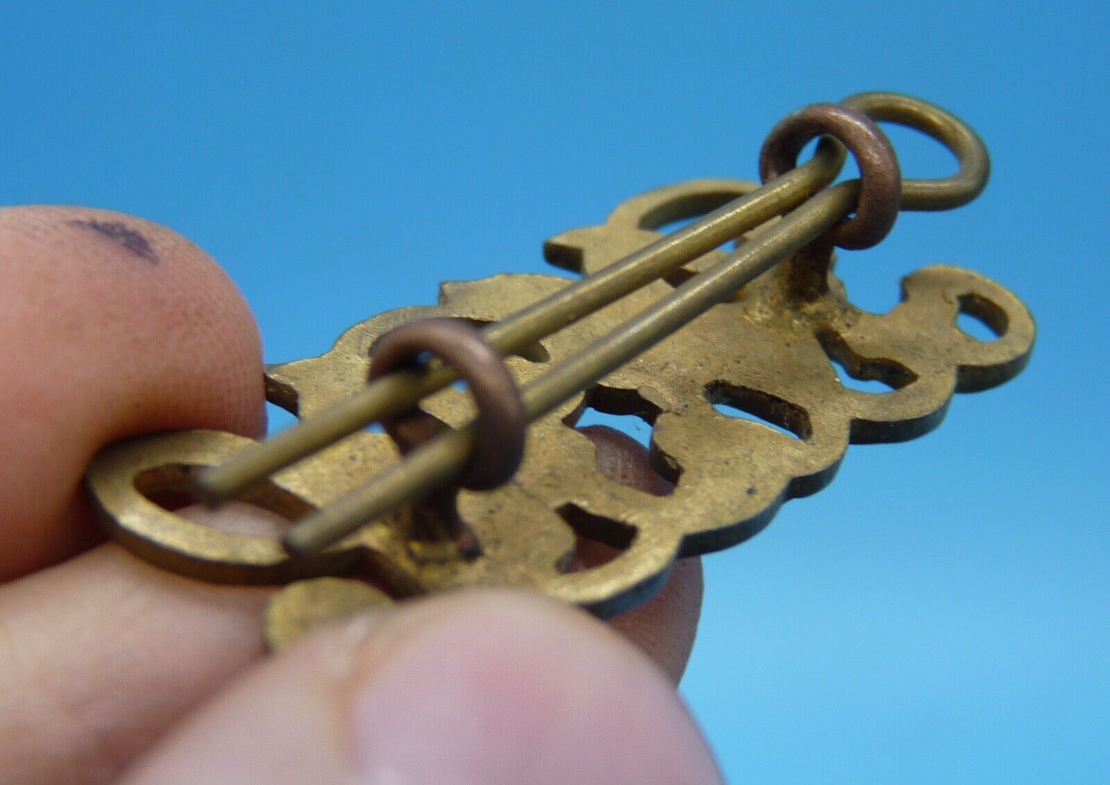 WW1 British Army Royal Army Pay Corps RAPC Original Brass Shoulder Titles. - The Militaria Shop