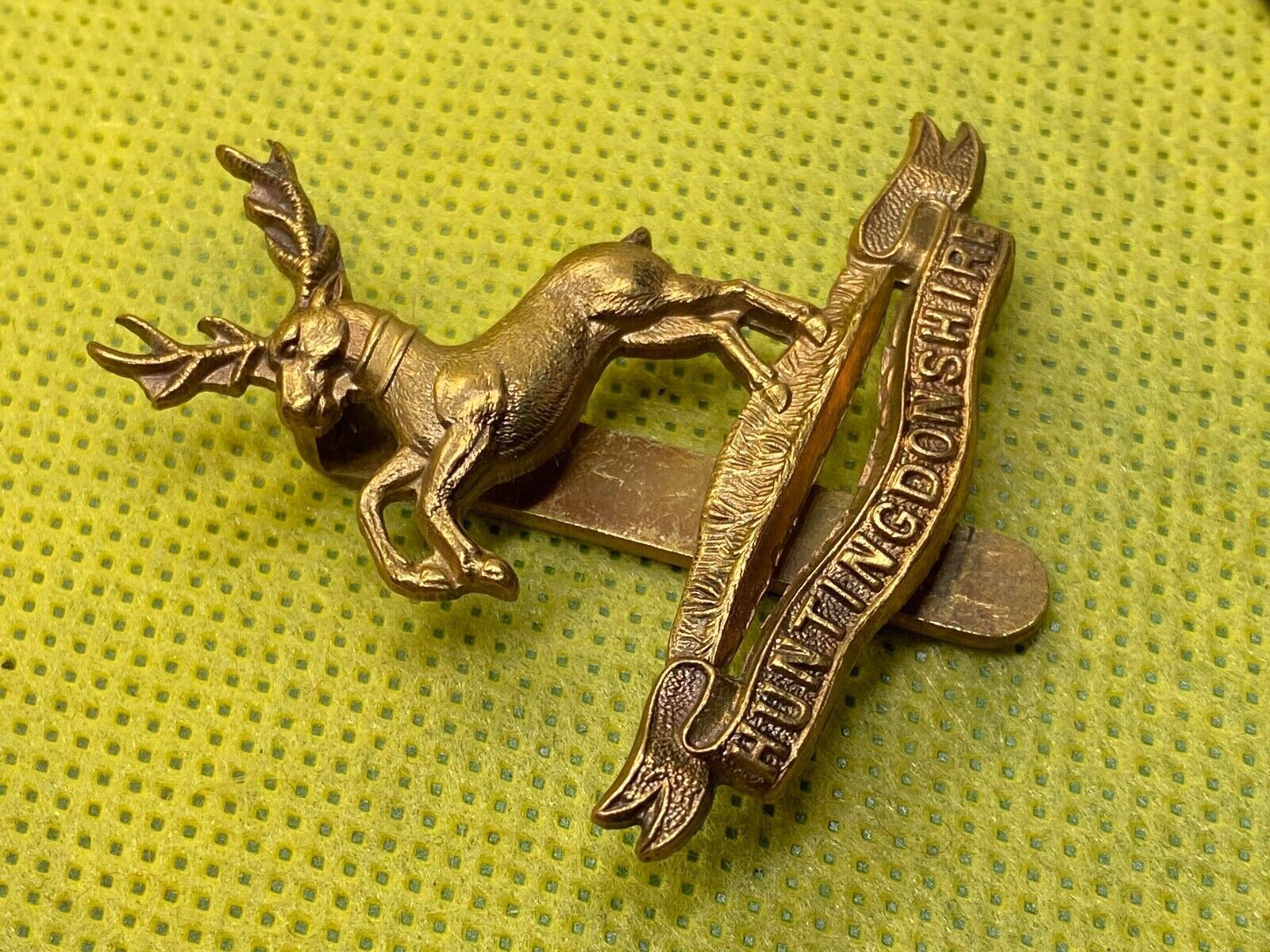 WW1 British Army Huntingdonshire Regiment Cap Badge - The Militaria Shop