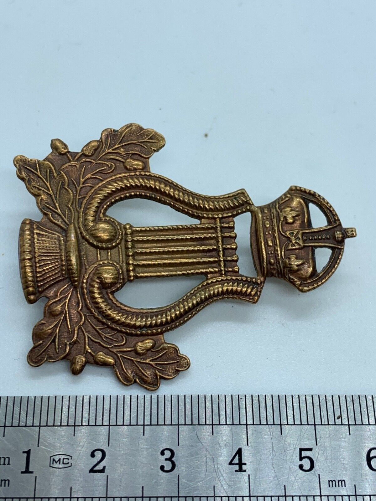 Original WW2 British Army Musicians Kings Crown Brass Cap Badge - The Militaria Shop