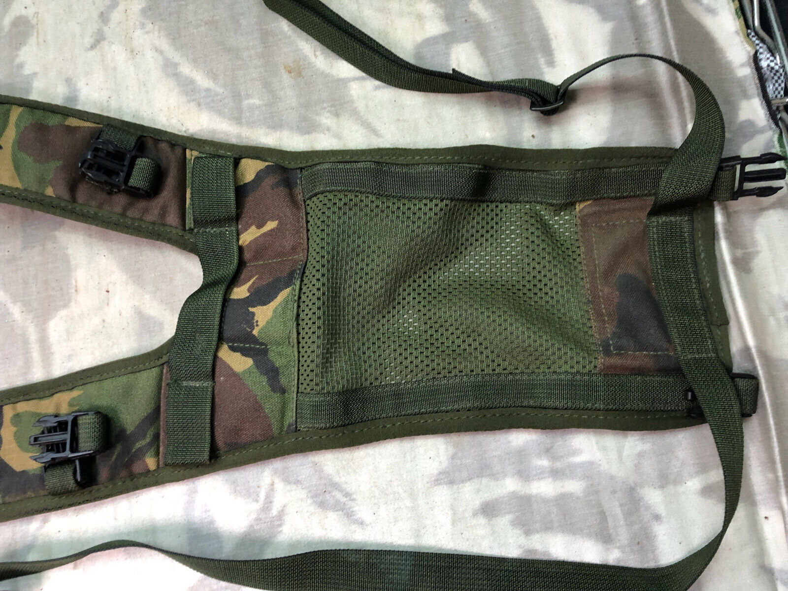 British Army Woodland DPM PLCE Day Pack Bergen Side Pocket Rucksack Yoke - The Militaria Shop