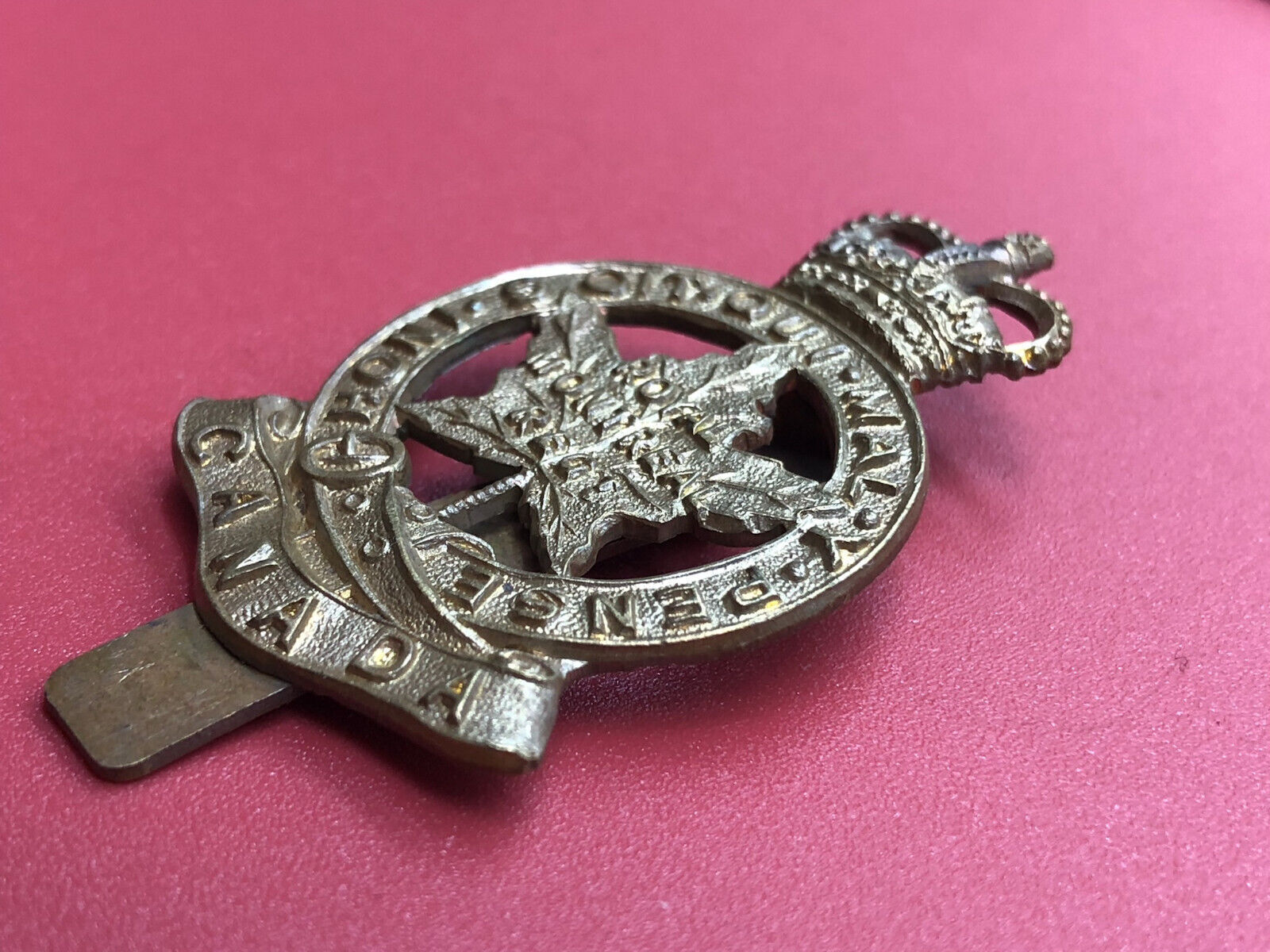 Genuine Canadian Army Royal Montreal Regiment Cap Badge - The Militaria Shop