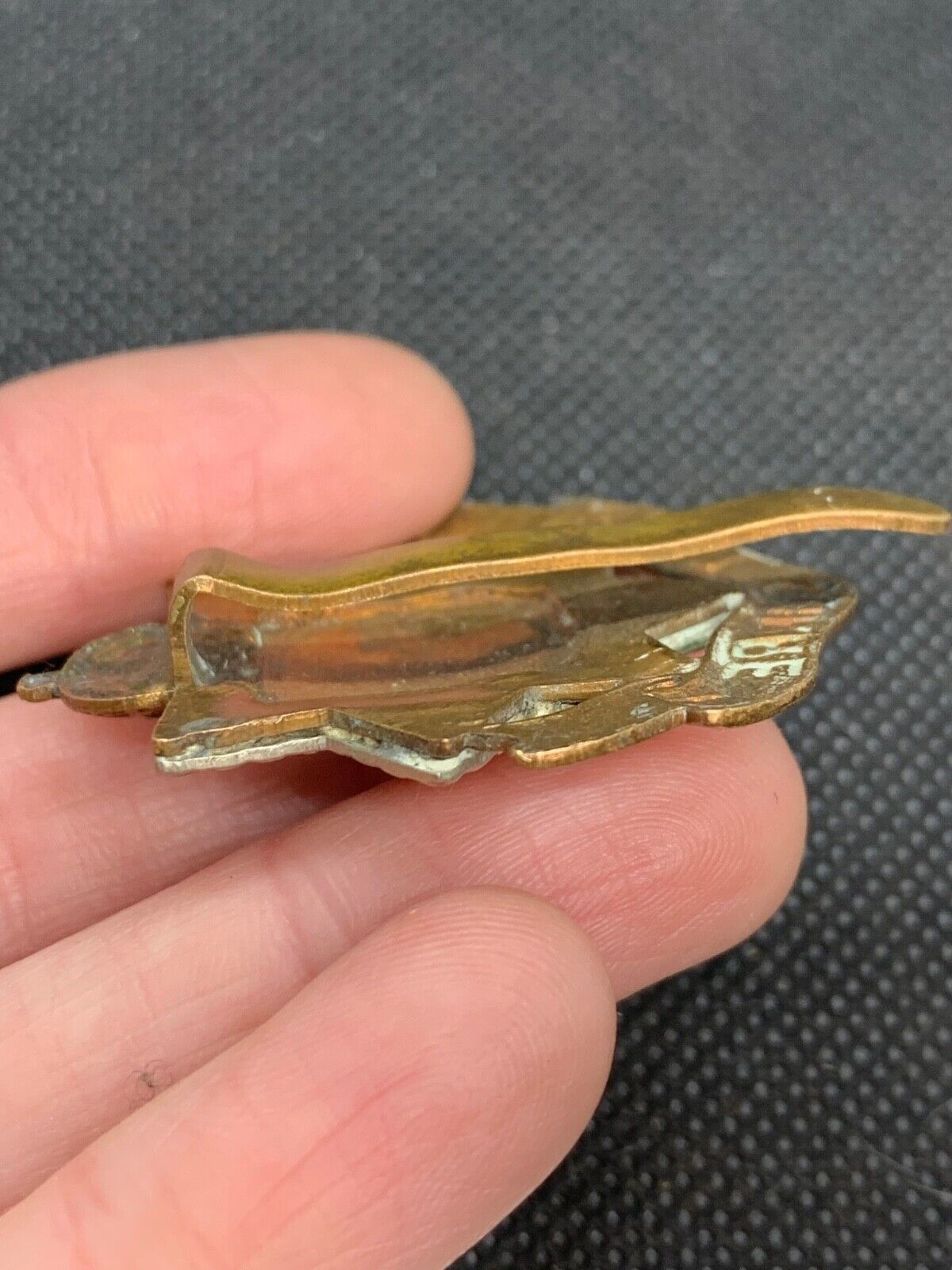 Original WW2 British Army East Surrey Kings Crown Brass Cap Badge - The Militaria Shop