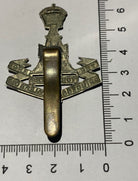 WW1 / WW2 British Army THE PRINCE OF WALE'S REGIMENT white metal Cap Badge - The Militaria Shop