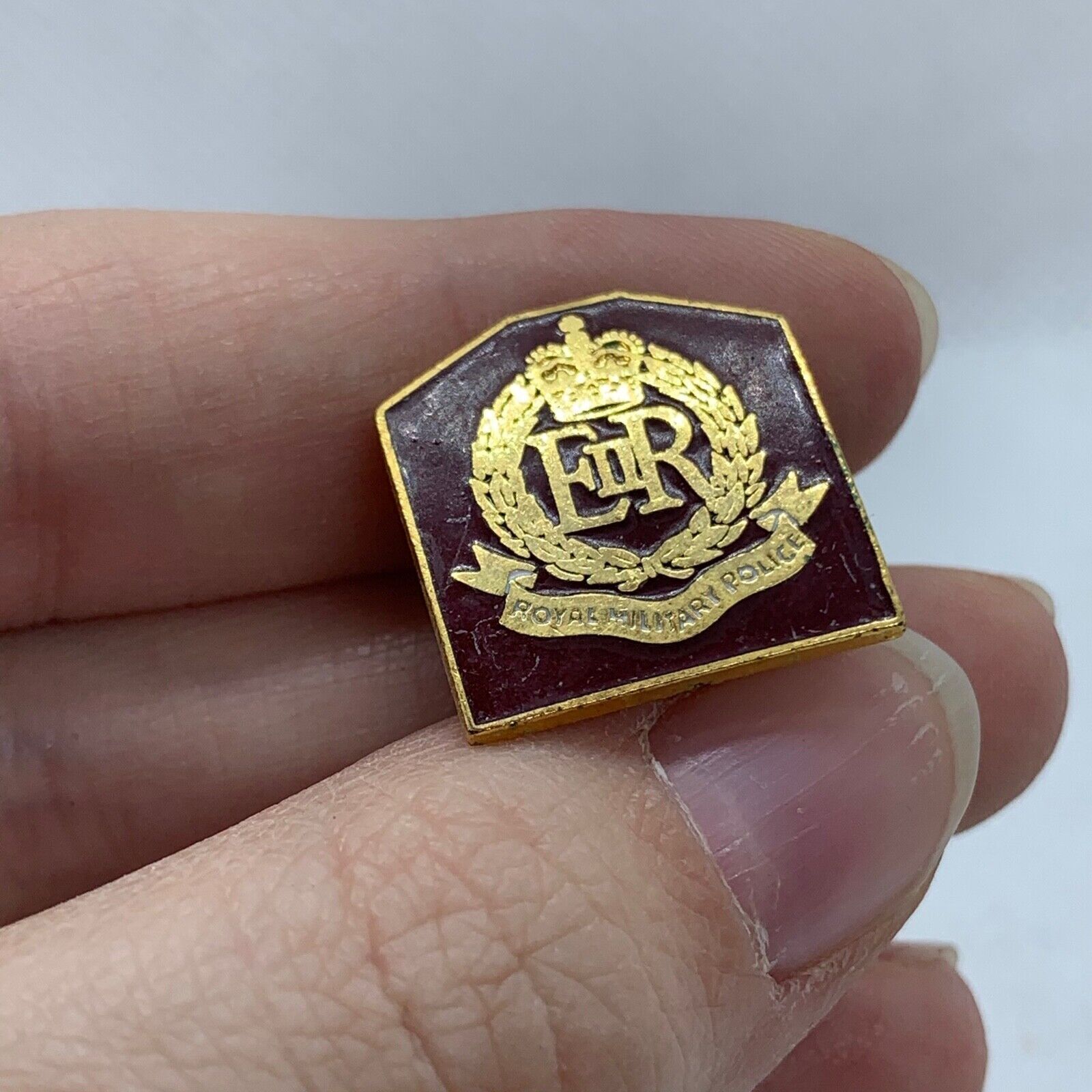 Royal Military Police - NEW British Army Military Cap/Tie/Lapel Pin Badge #138 - The Militaria Shop