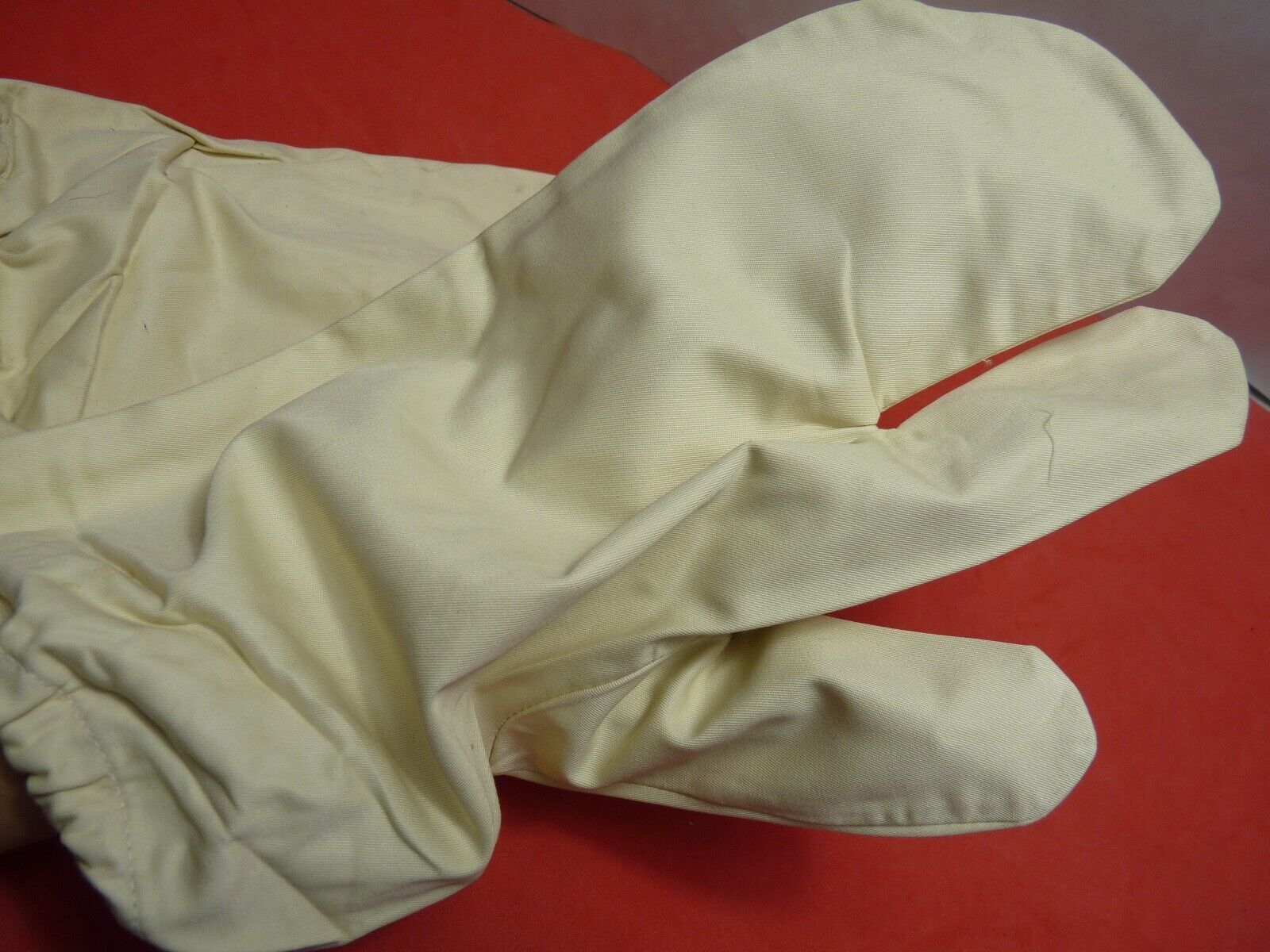 Original WW2 British Army Gunners Winter White Gloves - Dated 1941 - The Militaria Shop