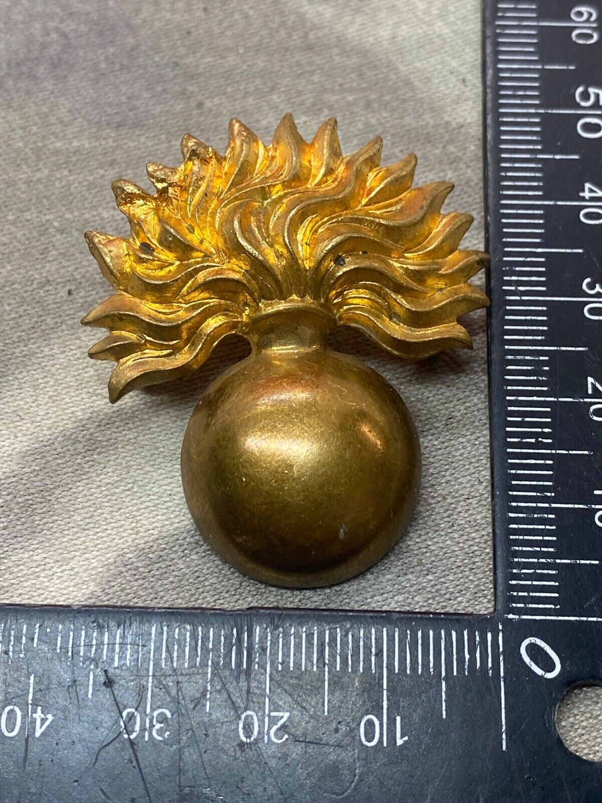 Original WW1 / WW2 British Army Grenadier Guards Cap Badge - The Militaria Shop
